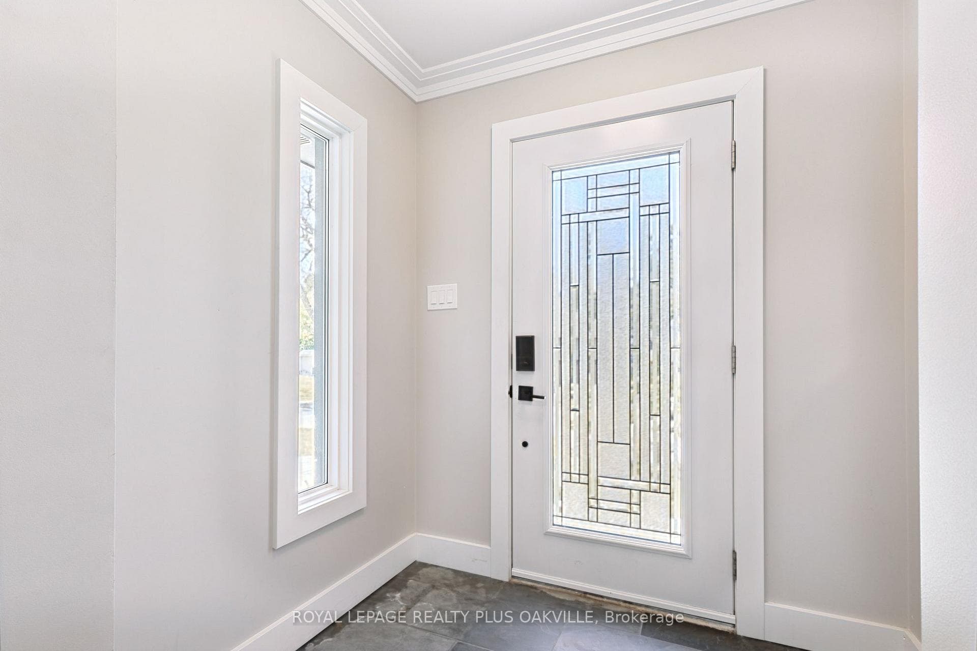 340 Clarendon Drive photo 3