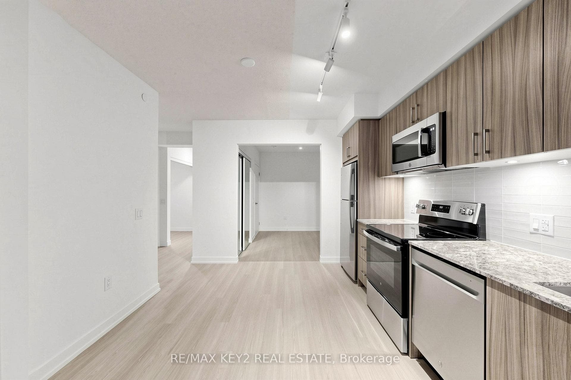 4010 Eglinton Avenue Unit 216 photo 6