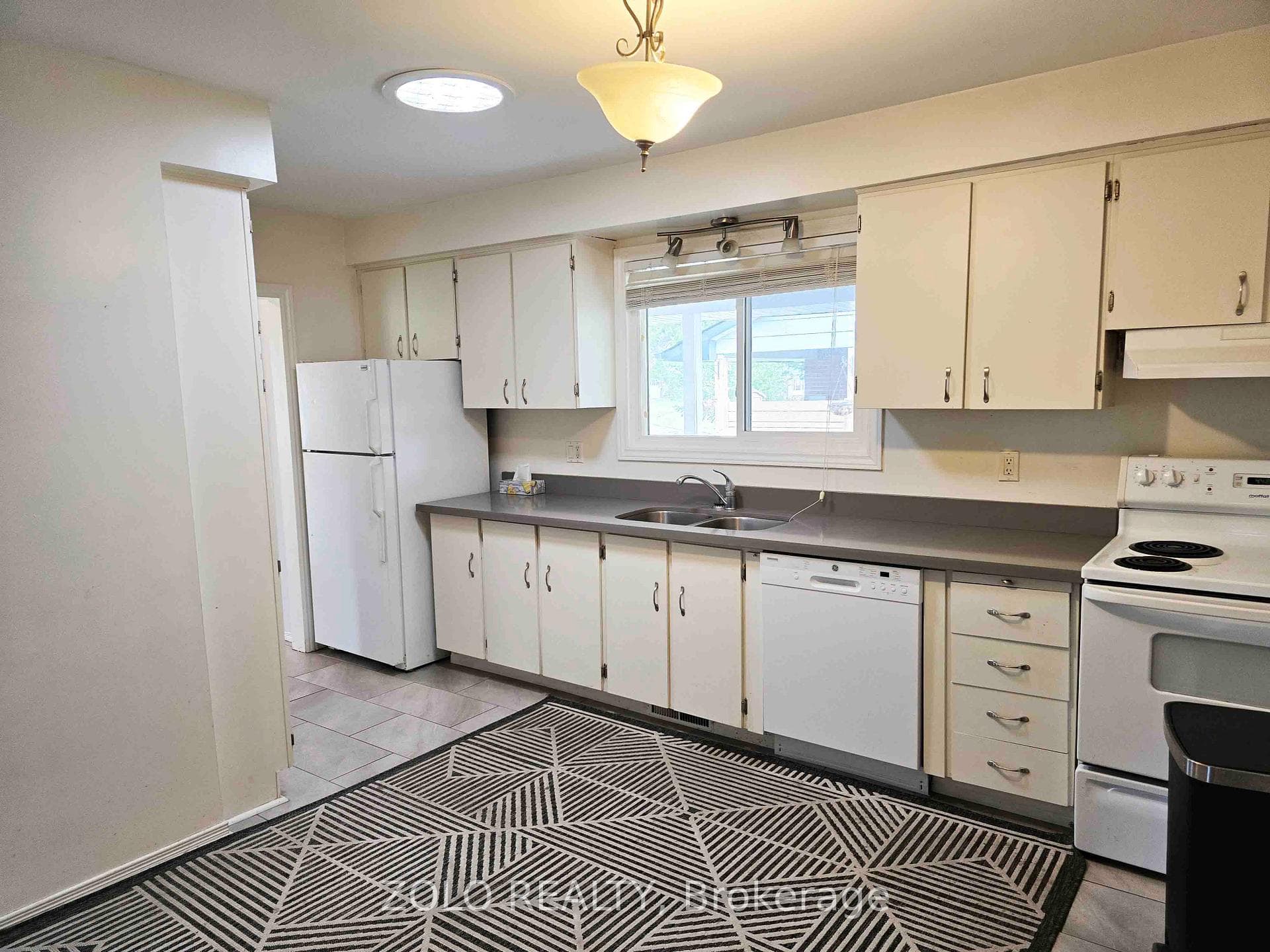 334 Waverly Street photo 8