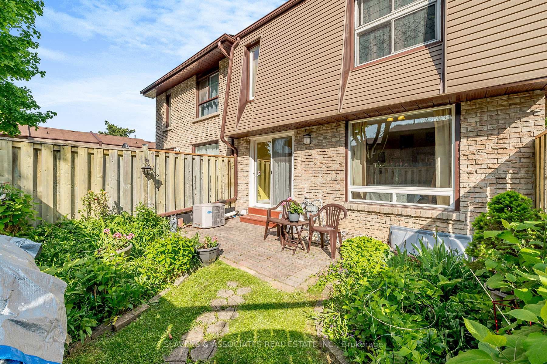 1051 Sandhurst Circle Unit 12 photo 27
