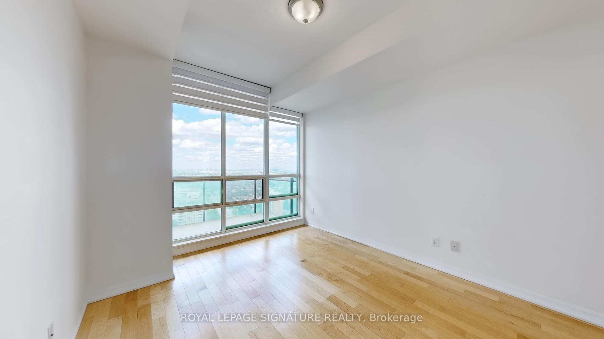 12'8FT X 10'3FT Spacious Bedroom