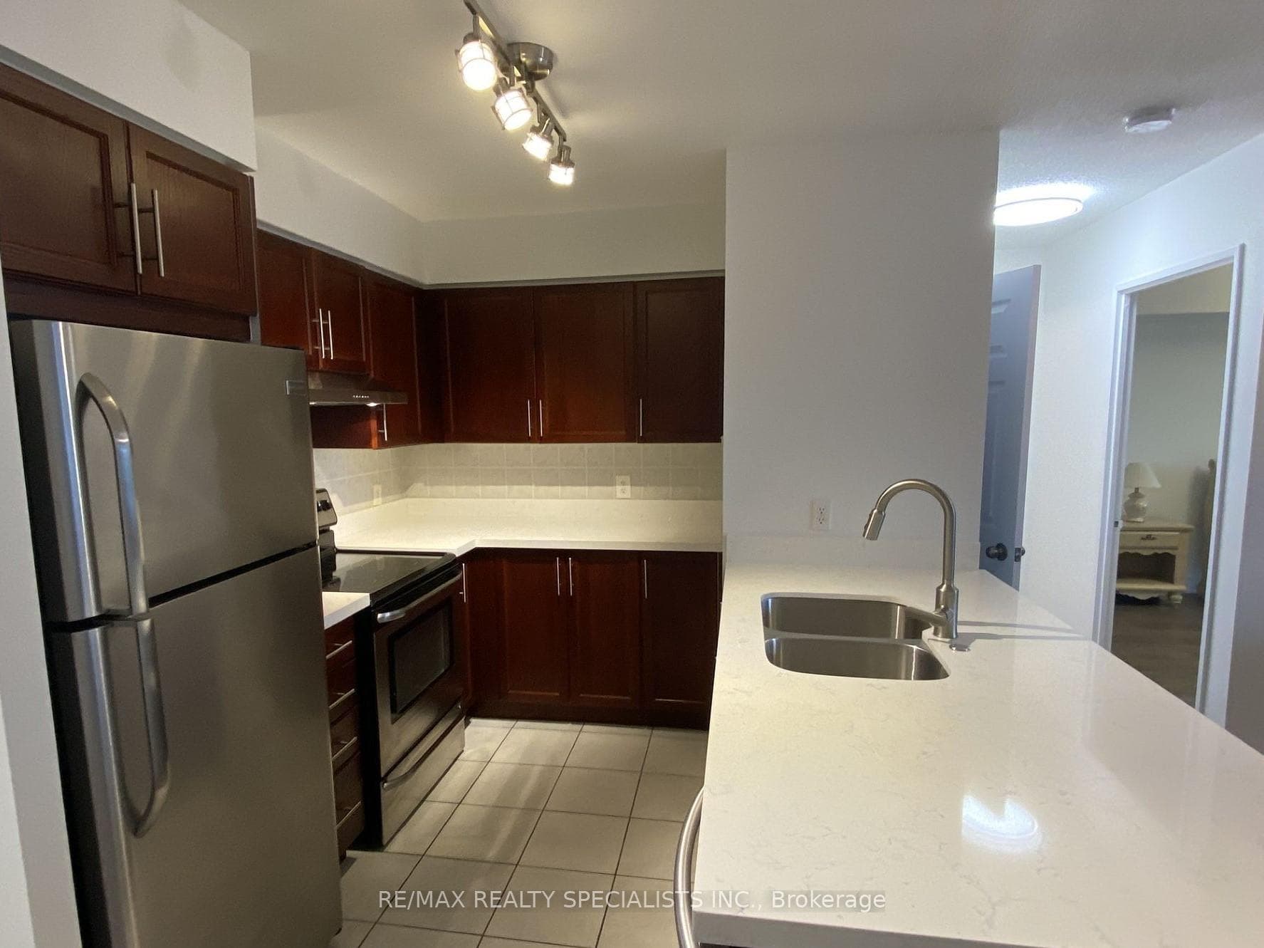 156 Enfield Place Unit 2001 photo 4