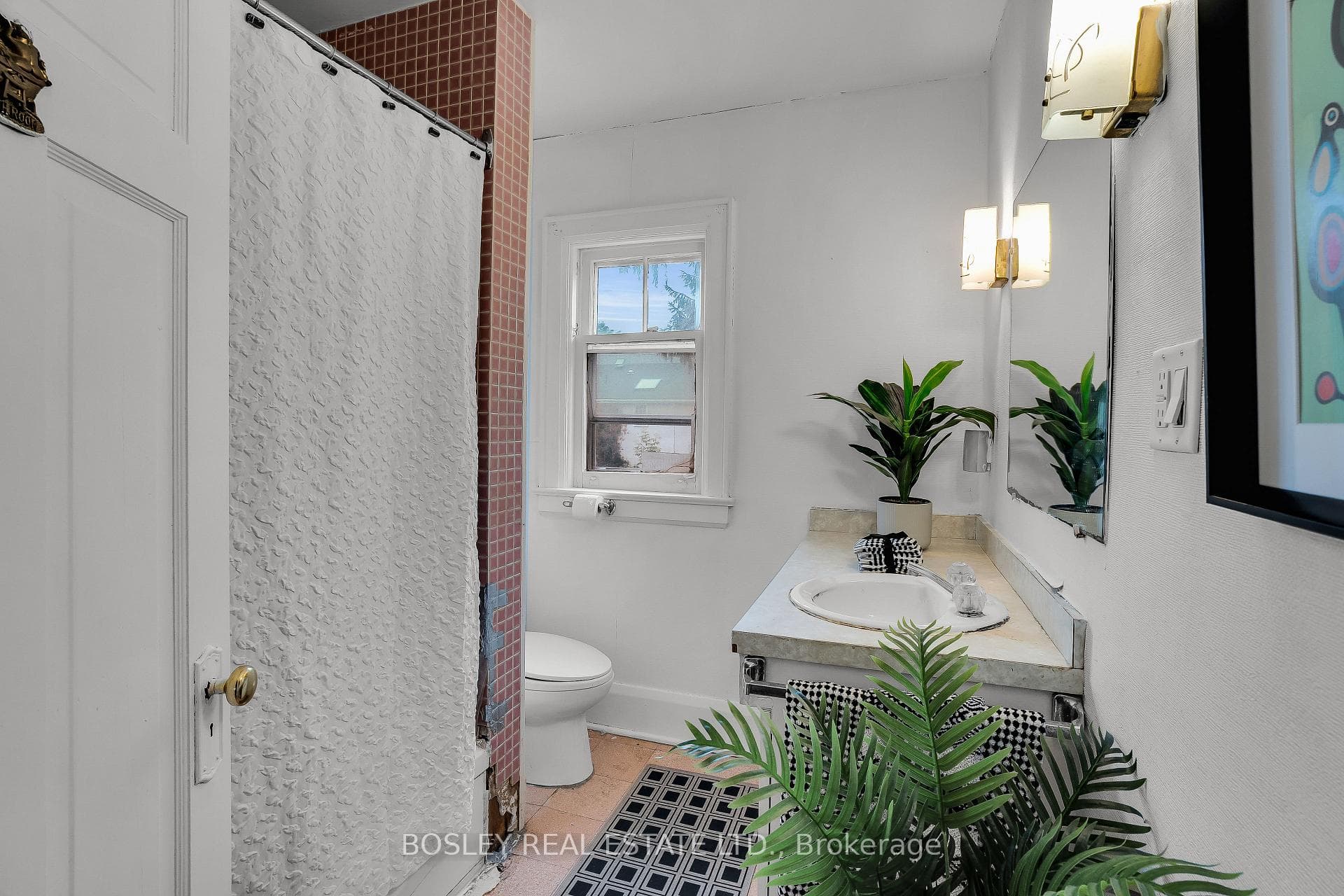 192 Belsize Drive photo 19