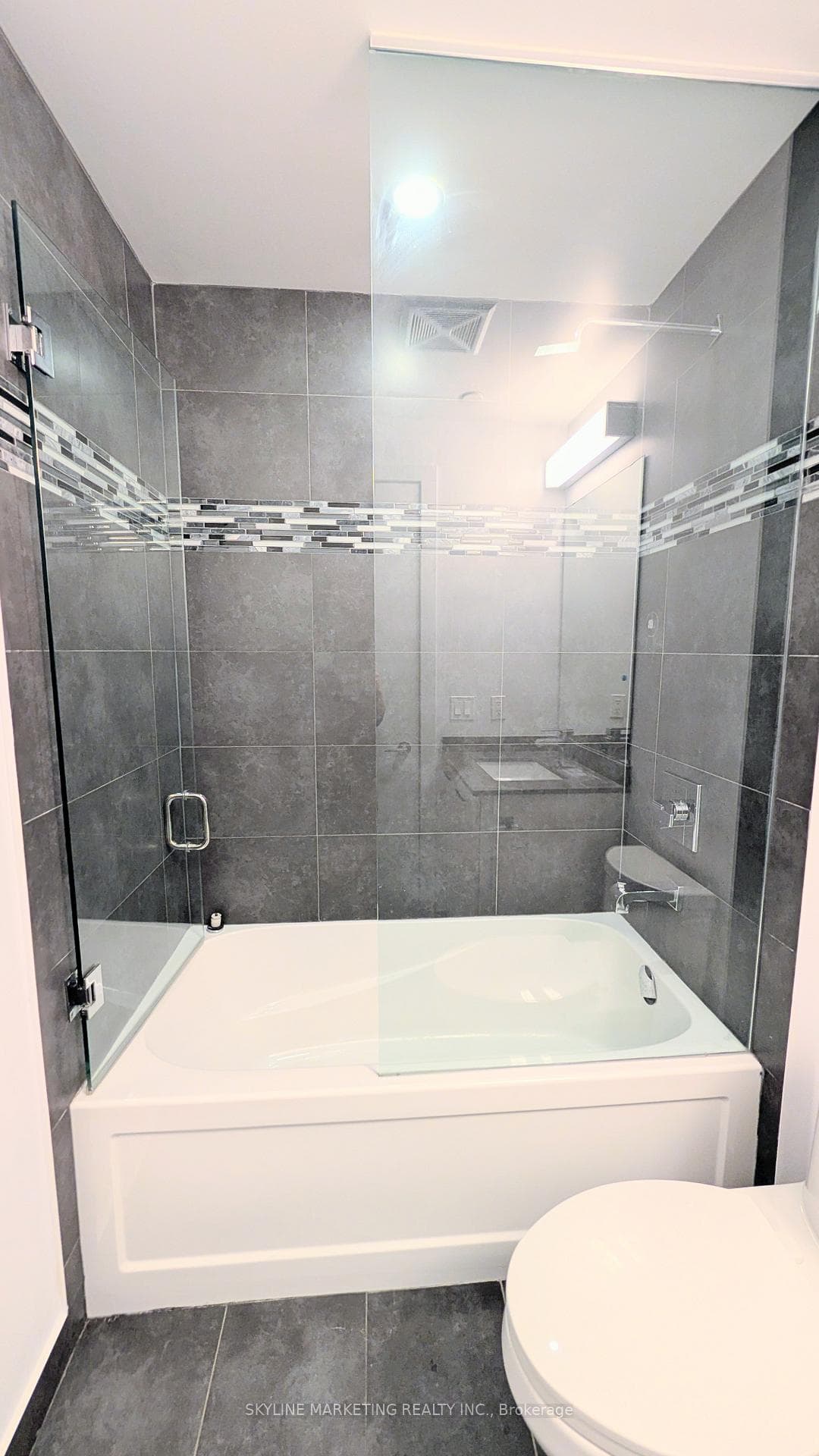 9471 Yonge Street Unit LPH02 photo 5