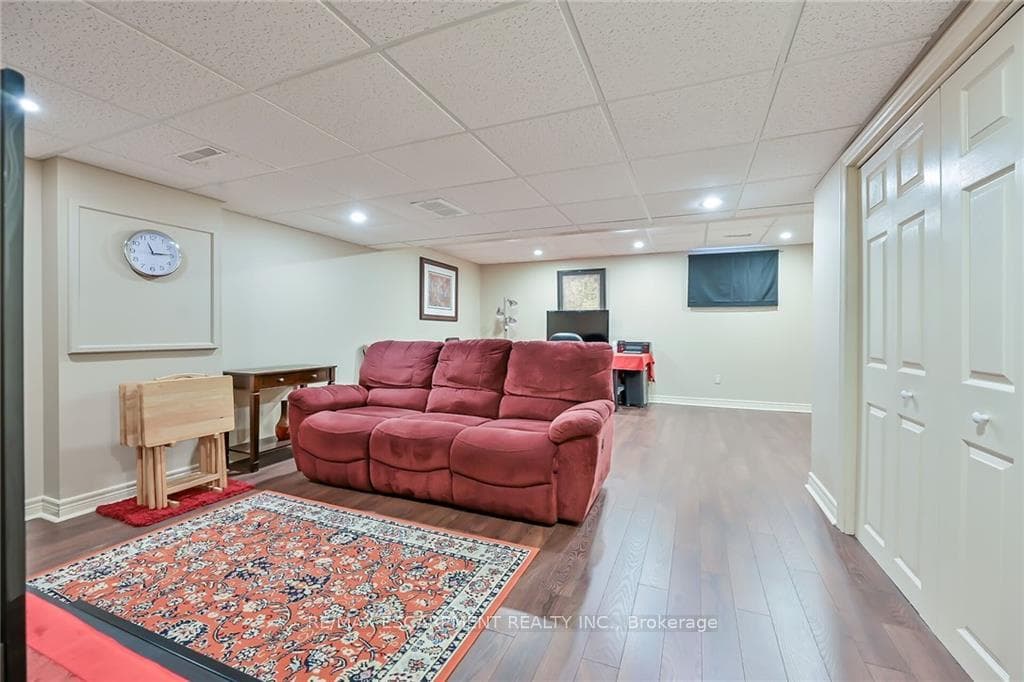 1771 Upper Wentworth Street Unit 4 photo 32