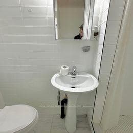 206 Carlton Street Unit 106 photo 9