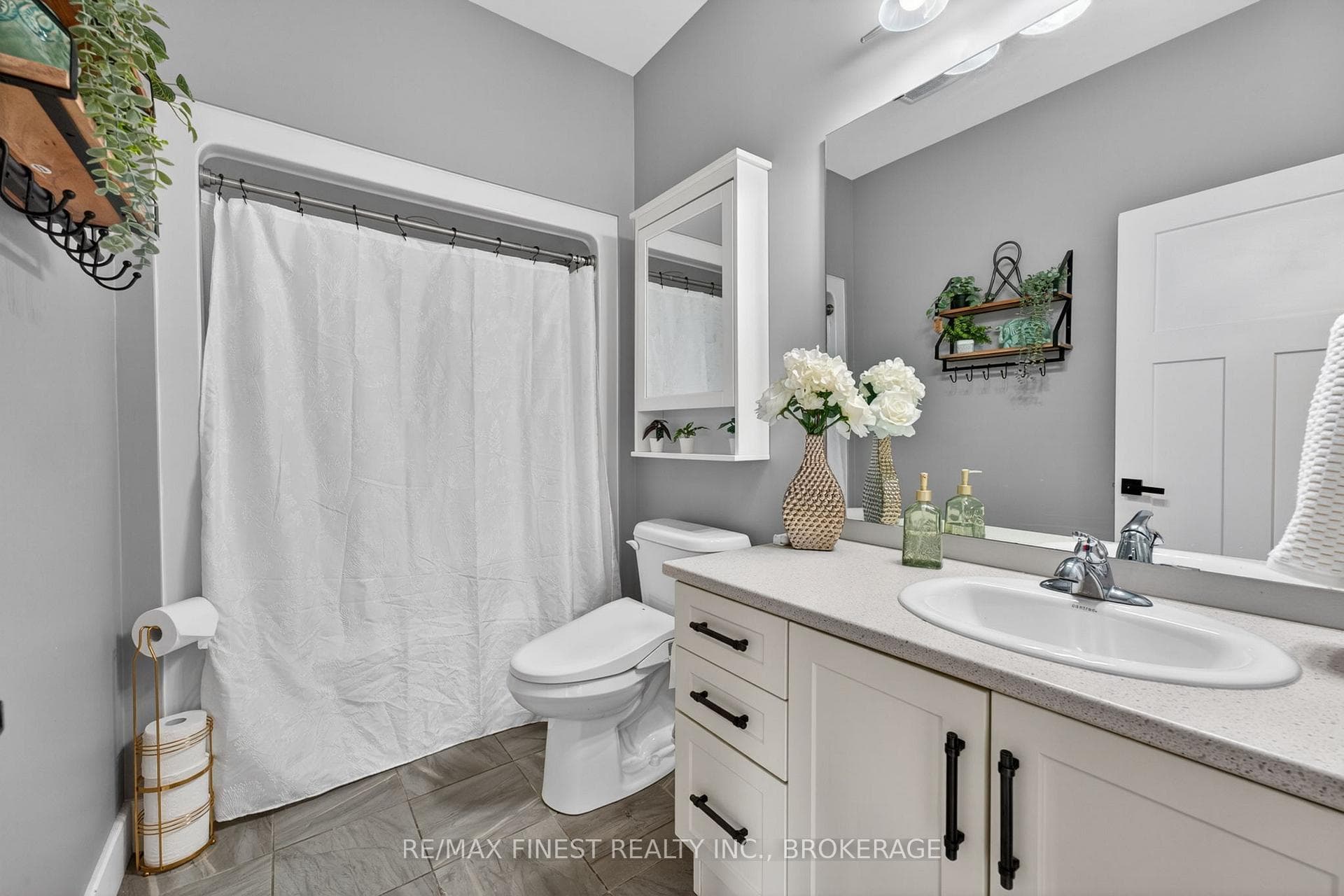 119 Champagne Crescent photo 16