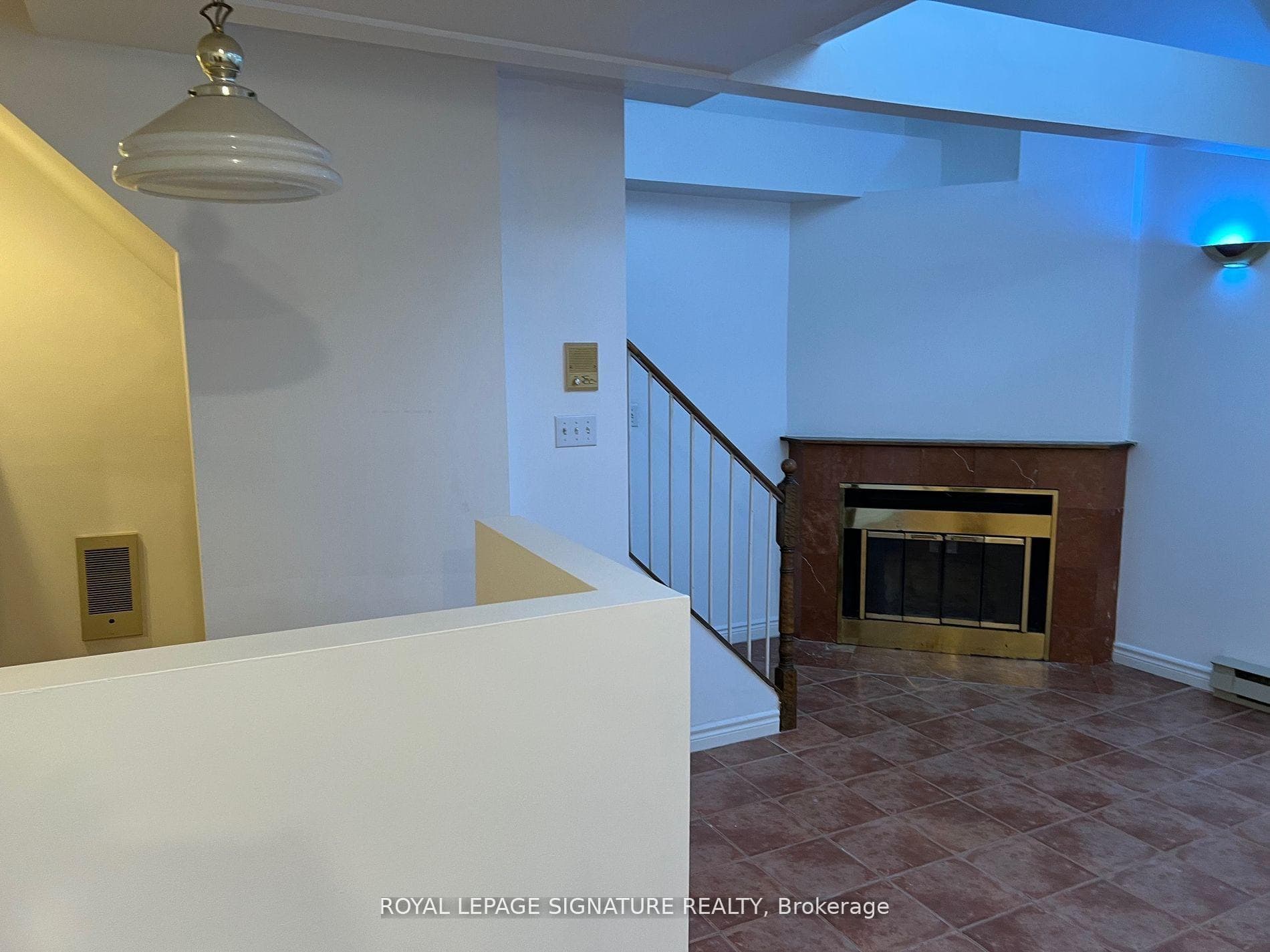 208 Carlton Street Unit B photo 6