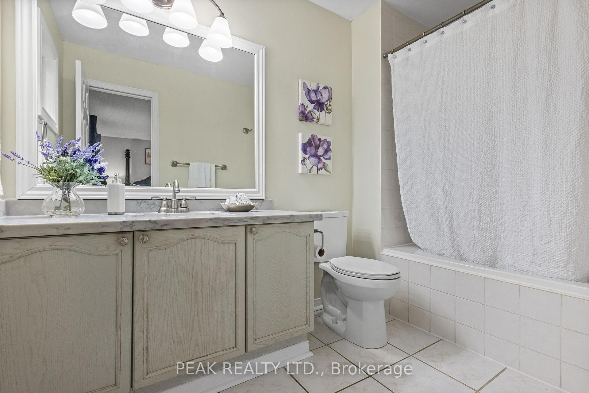 76 Fry Crescent photo 20