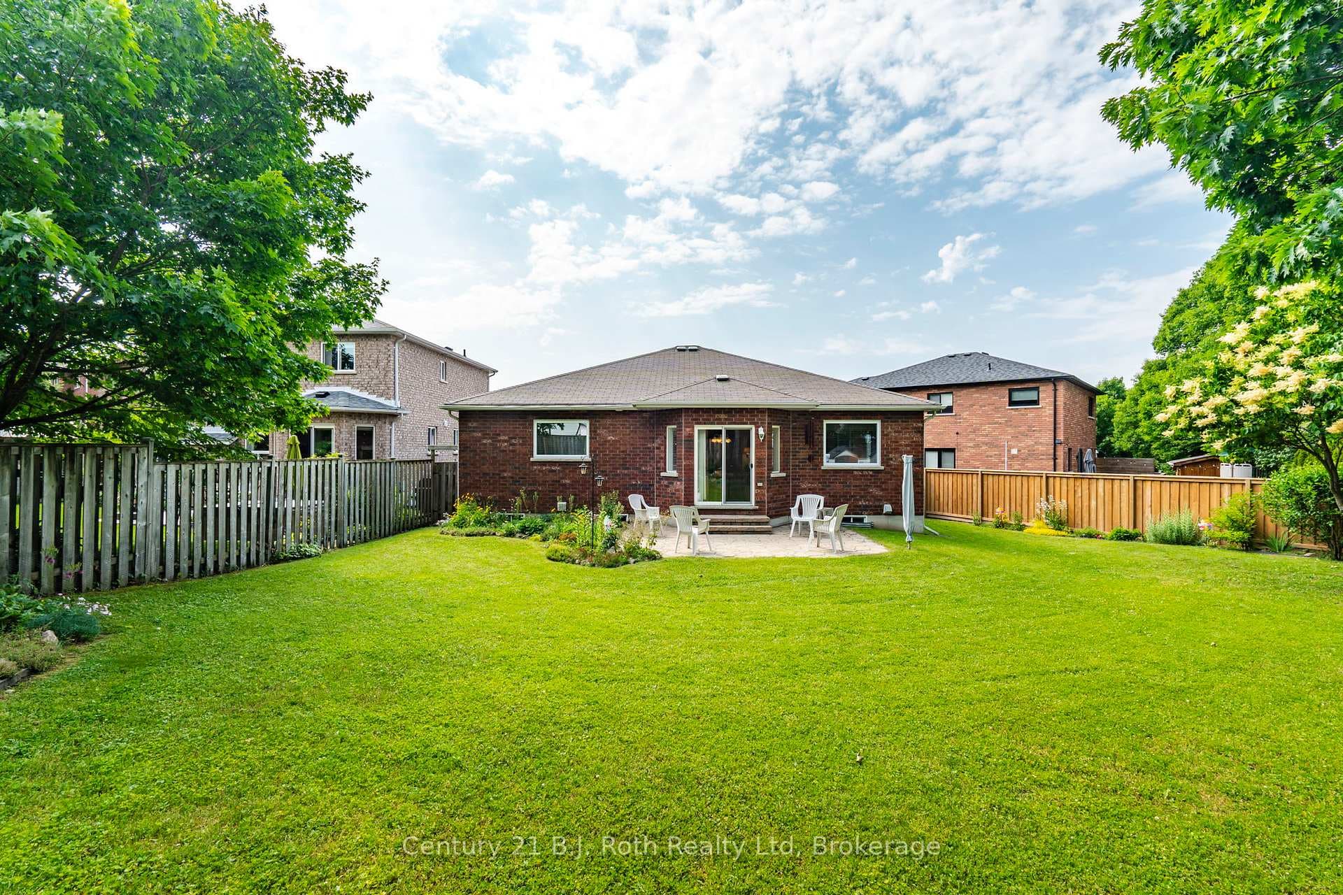 997 Whitney Crescent photo 39
