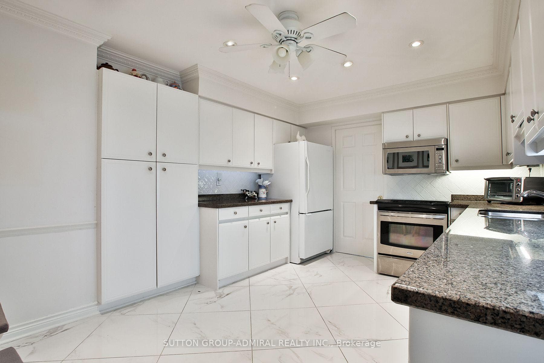 333 Clark Avenue Unit 106 photo 16