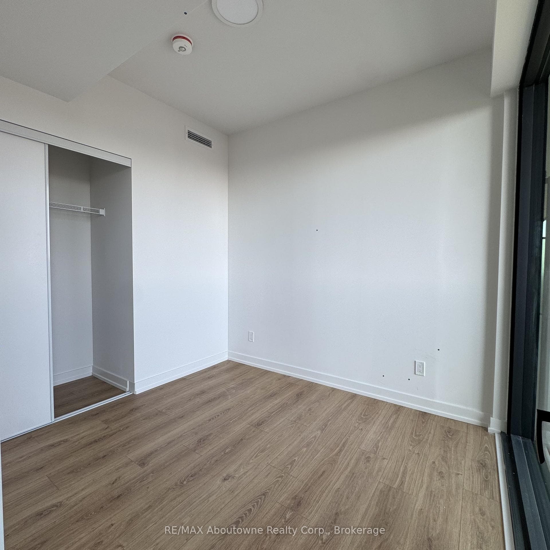 35 Parliament Street Unit 1602 photo 7