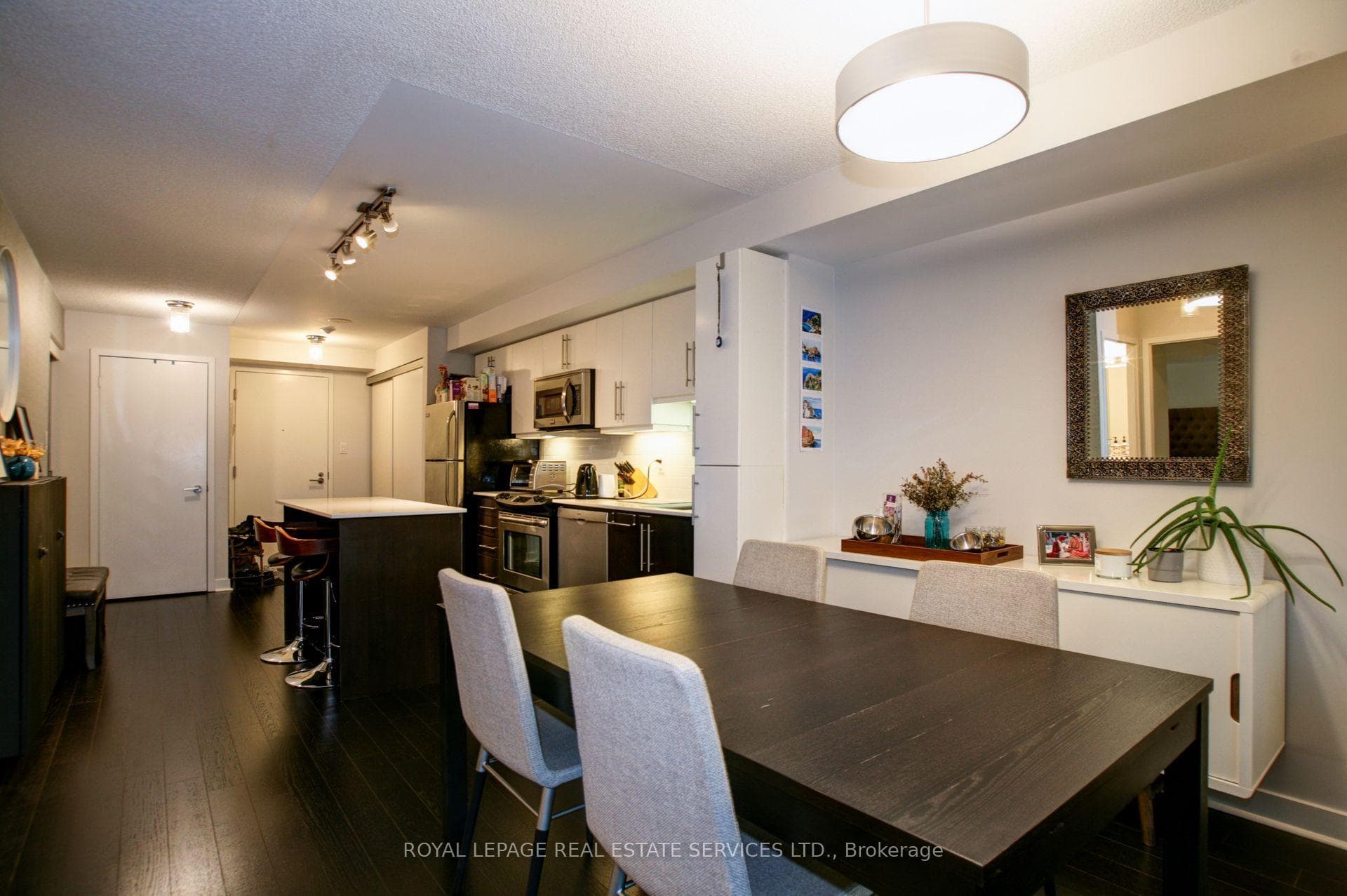 1169 Queen Street Unit 418 photo 4
