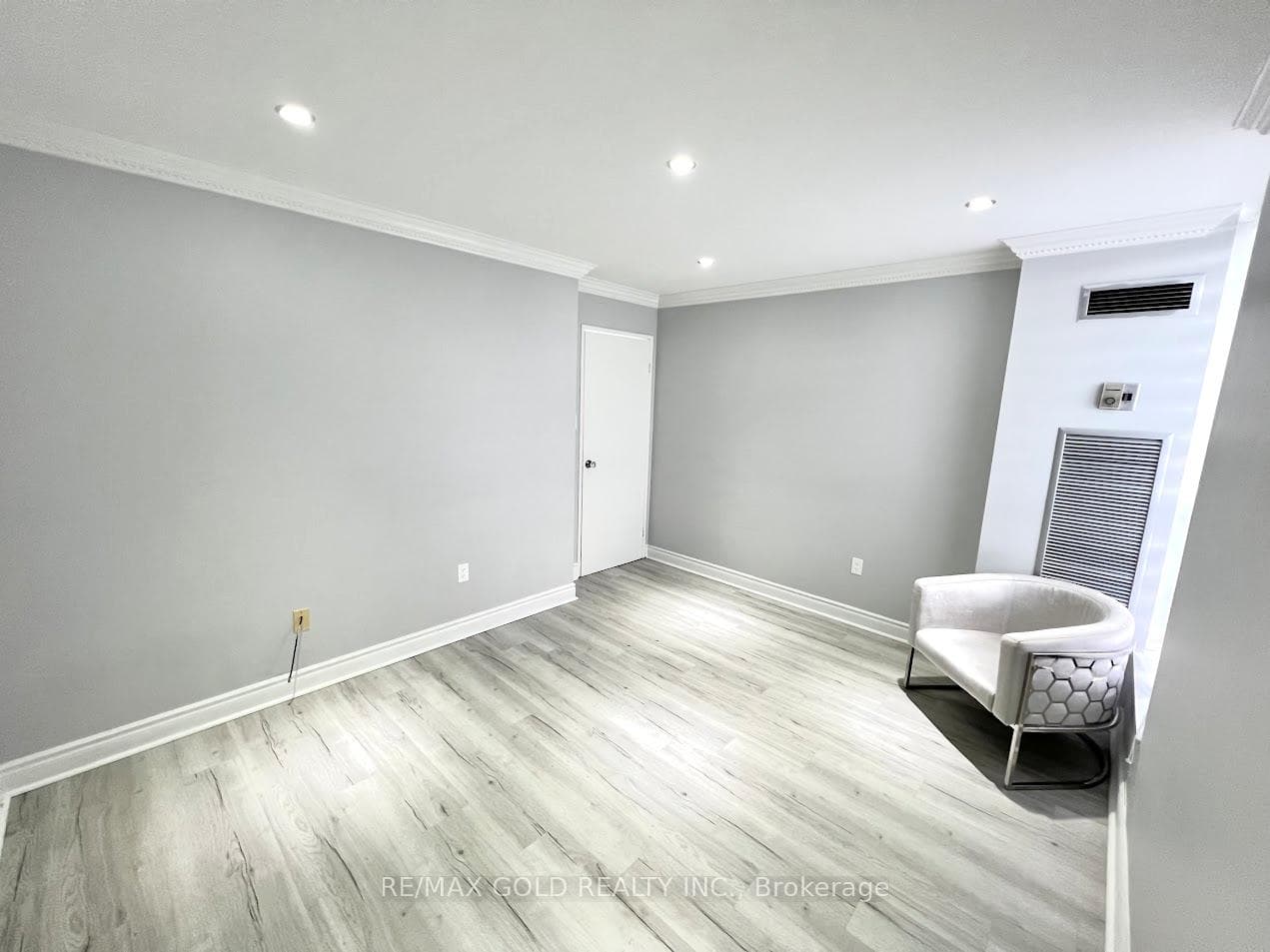 75 Graydon Hall Drive Unit 1608 photo 8