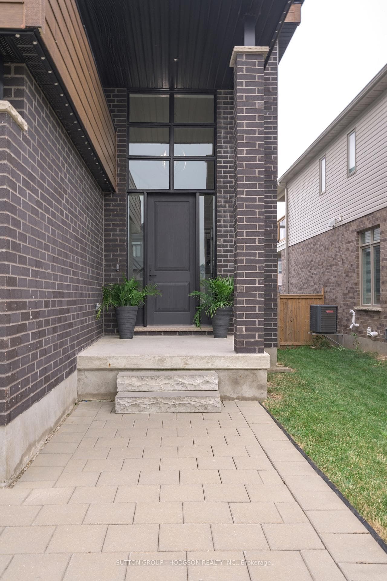 1817 Brunson Way photo 2