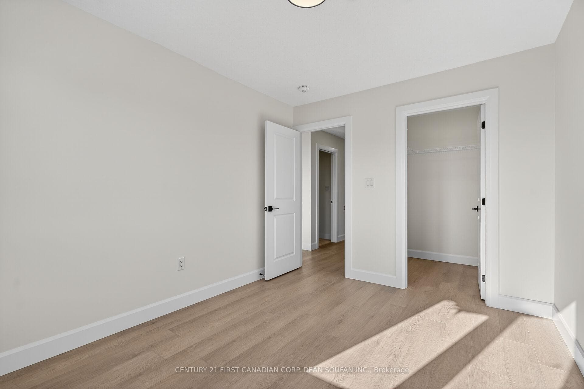 845 Catalpa Square photo 34