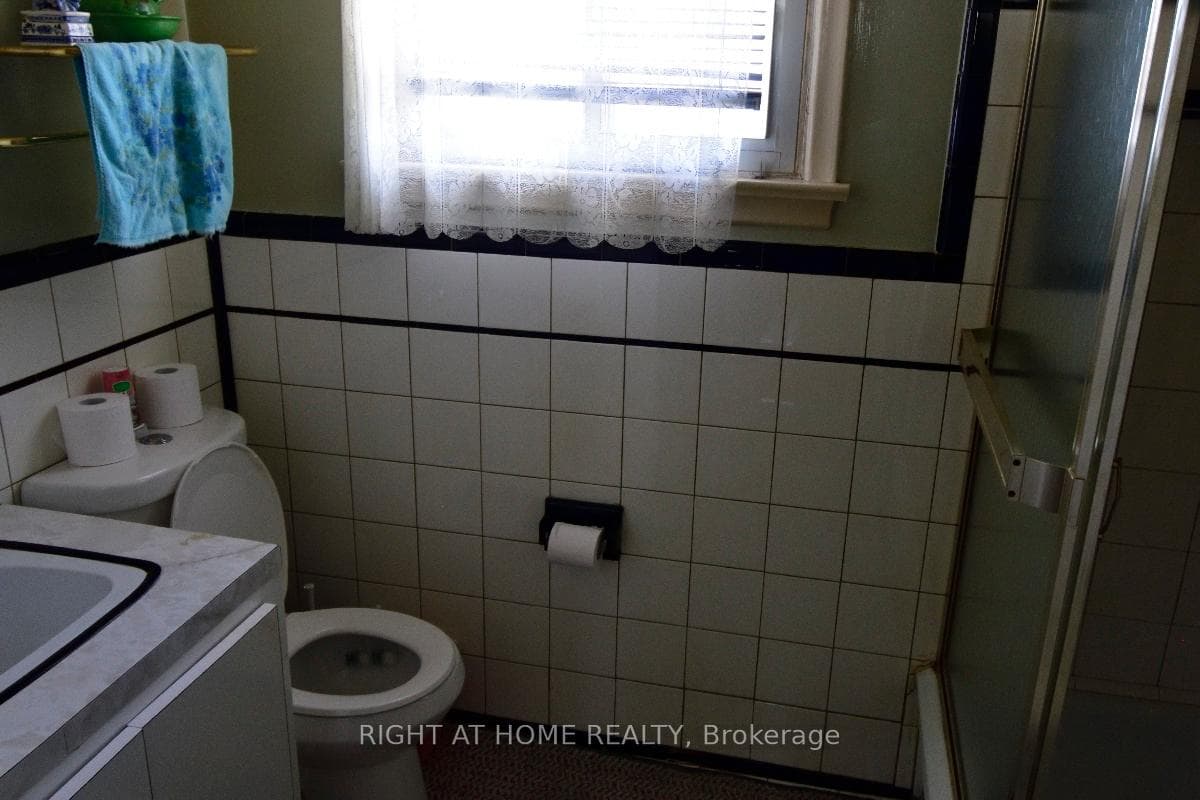 2436 Islington Avenue photo 13