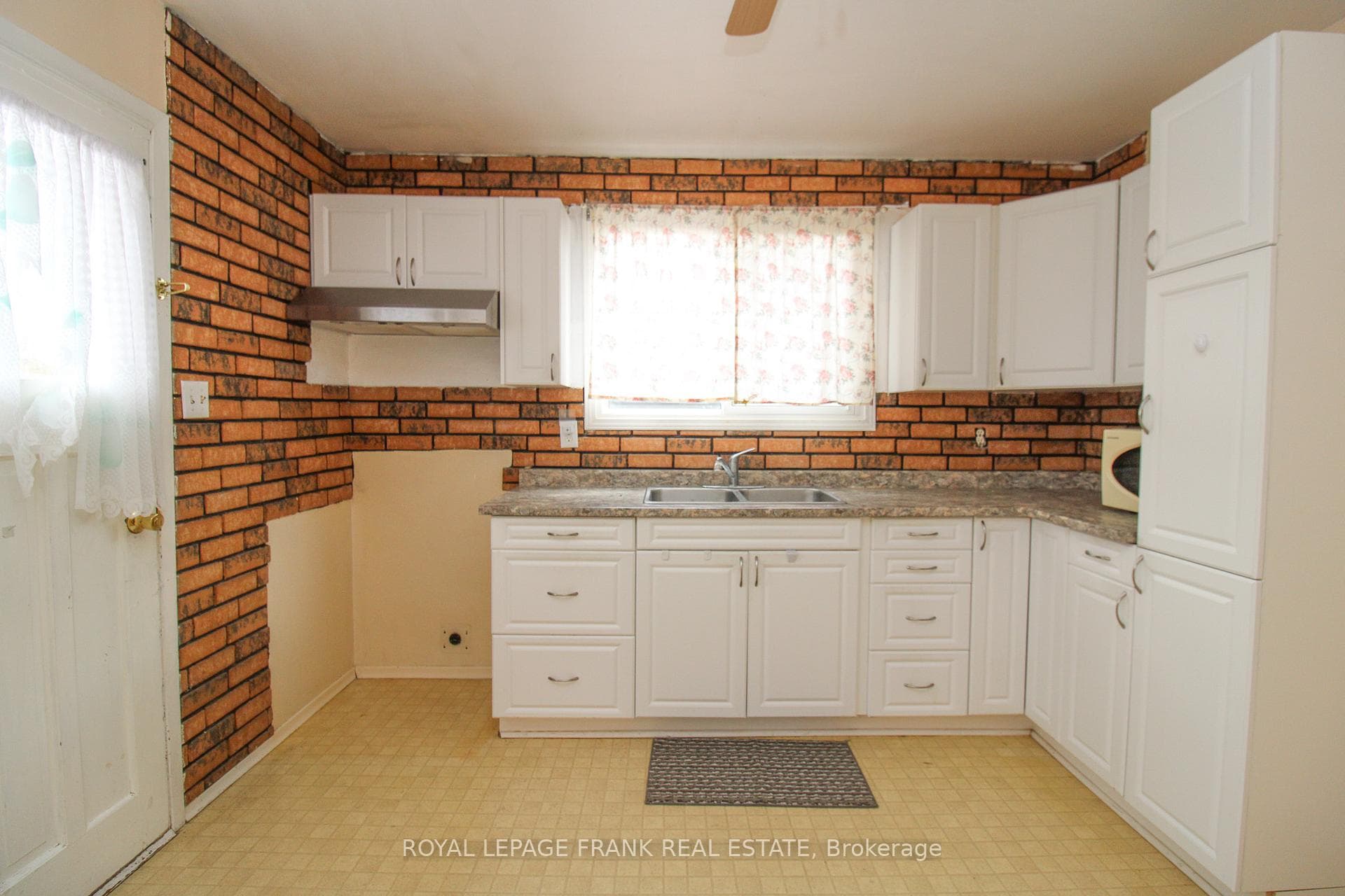 1006 Sydenham Road photo 8