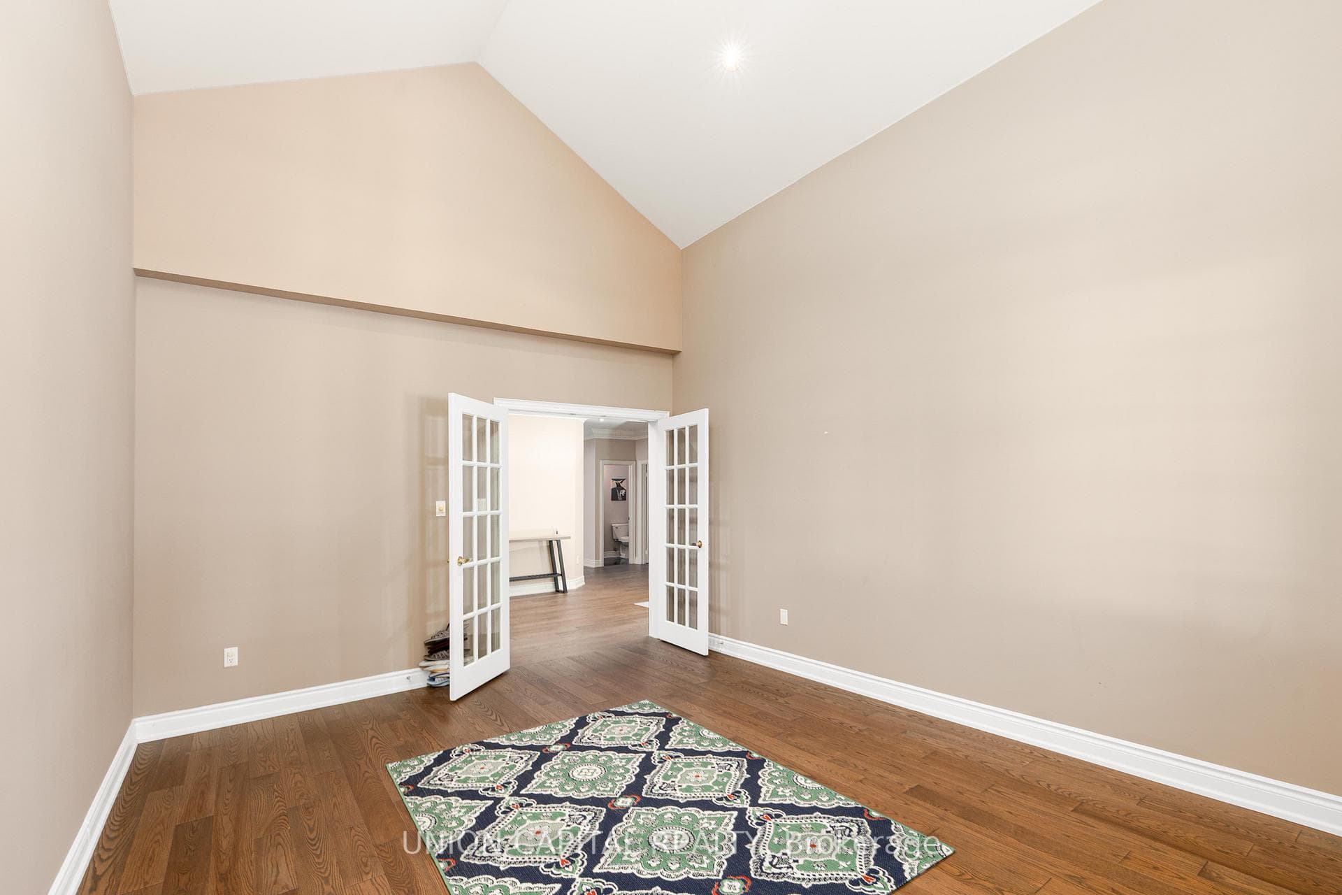 75 Langtry Place photo 8