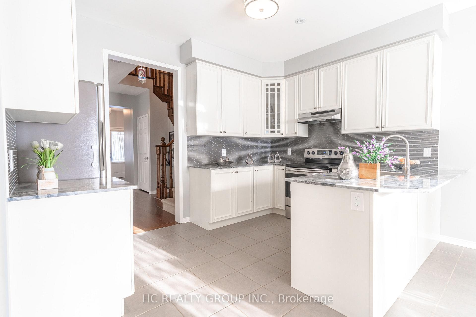 215 Armstrong Crescent photo 7