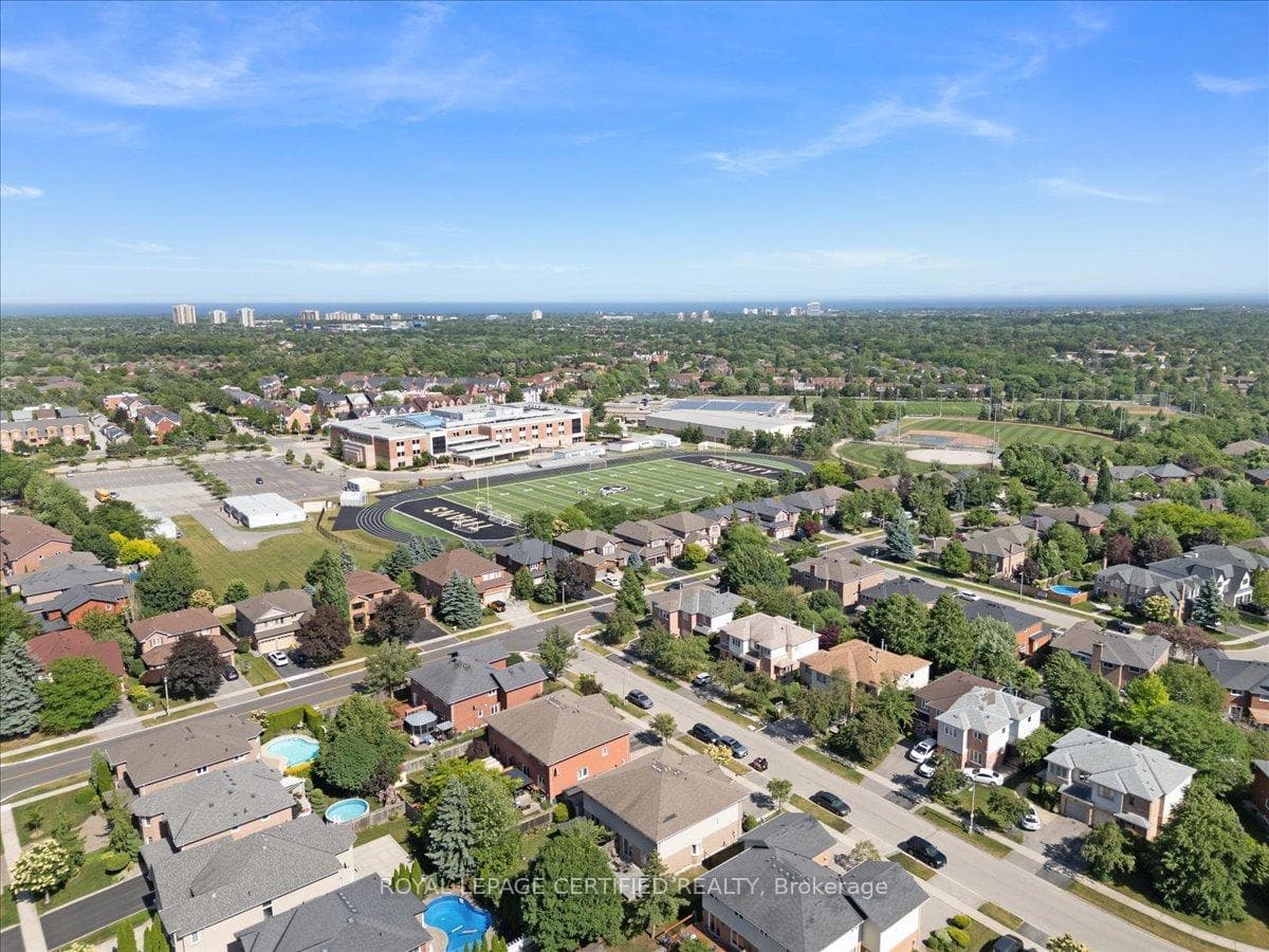 121 Genesee Drive photo 31