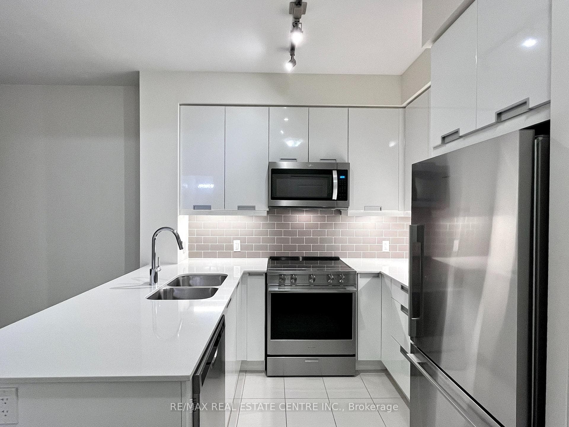 35 Watergarden Drive Unit 1715 photo 5