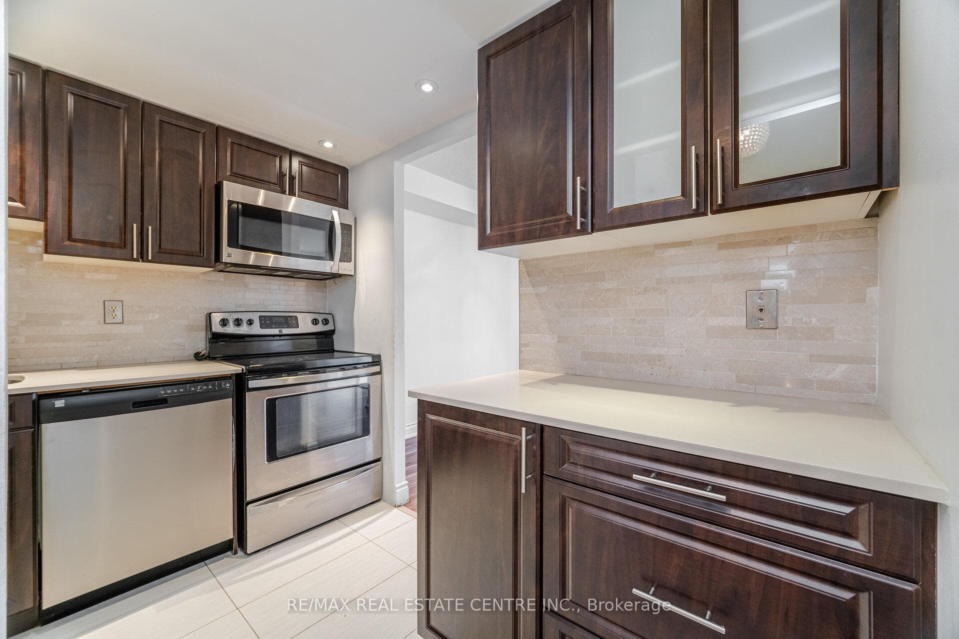 115 Hillcrest Avenue Unit 811 photo 16