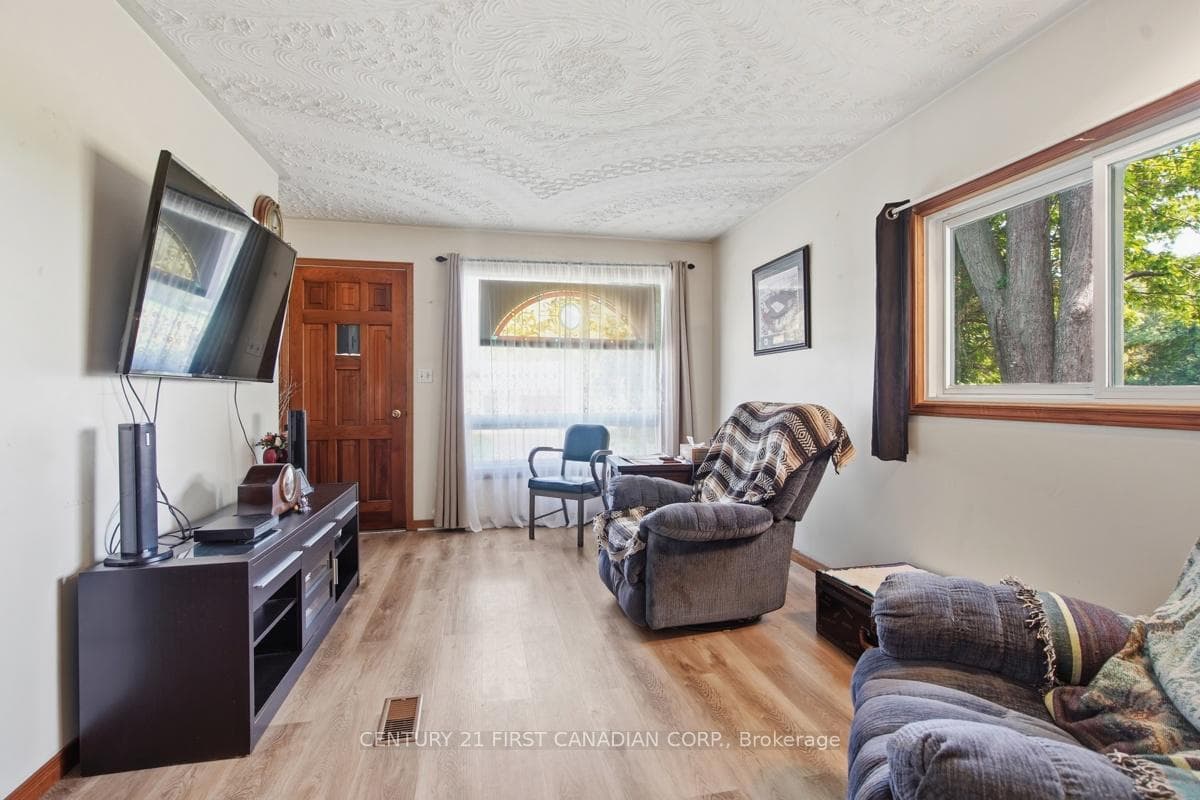 142 Frederic Street photo 10