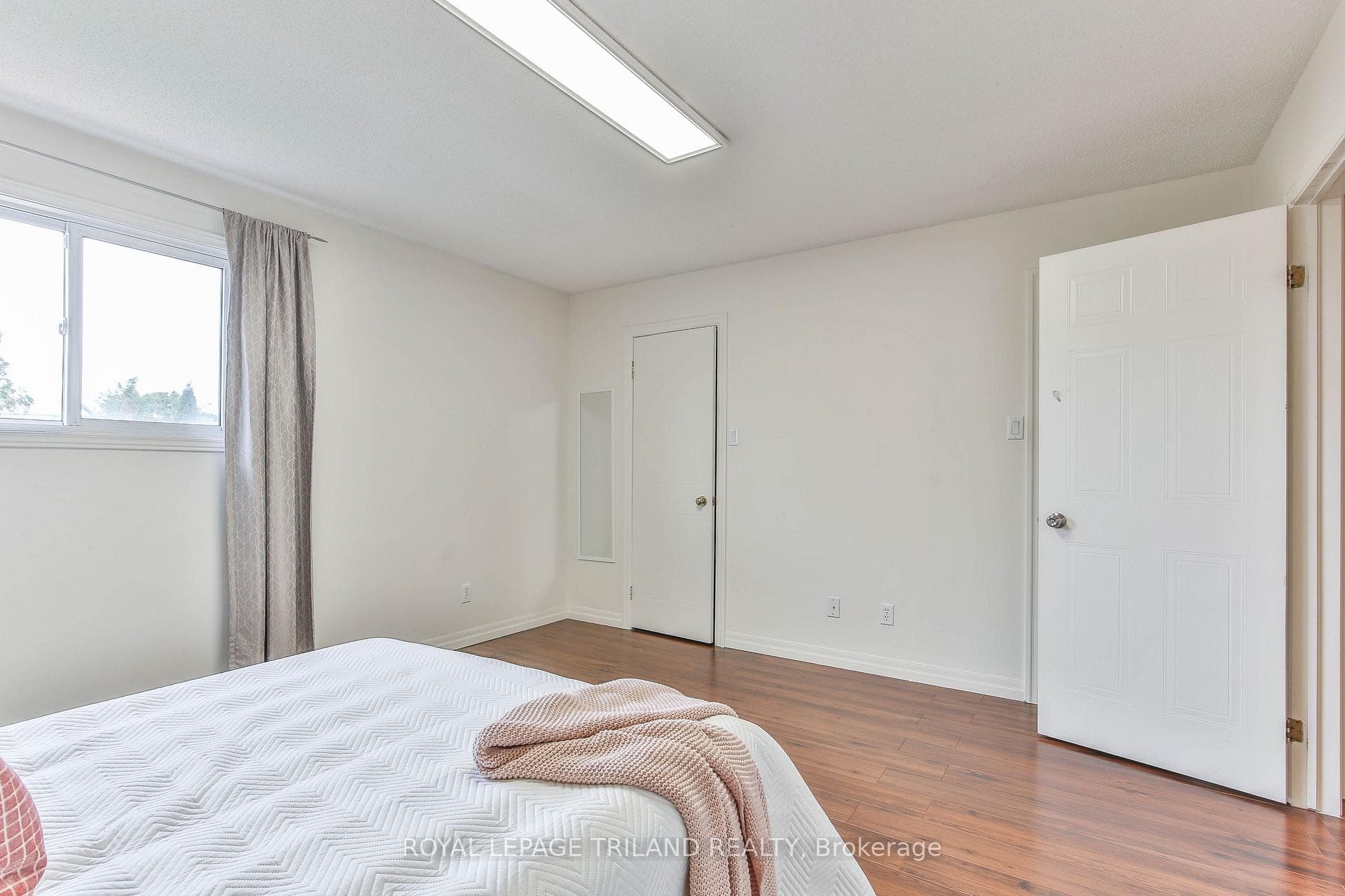 952 THISTLEDOWN Way photo 22