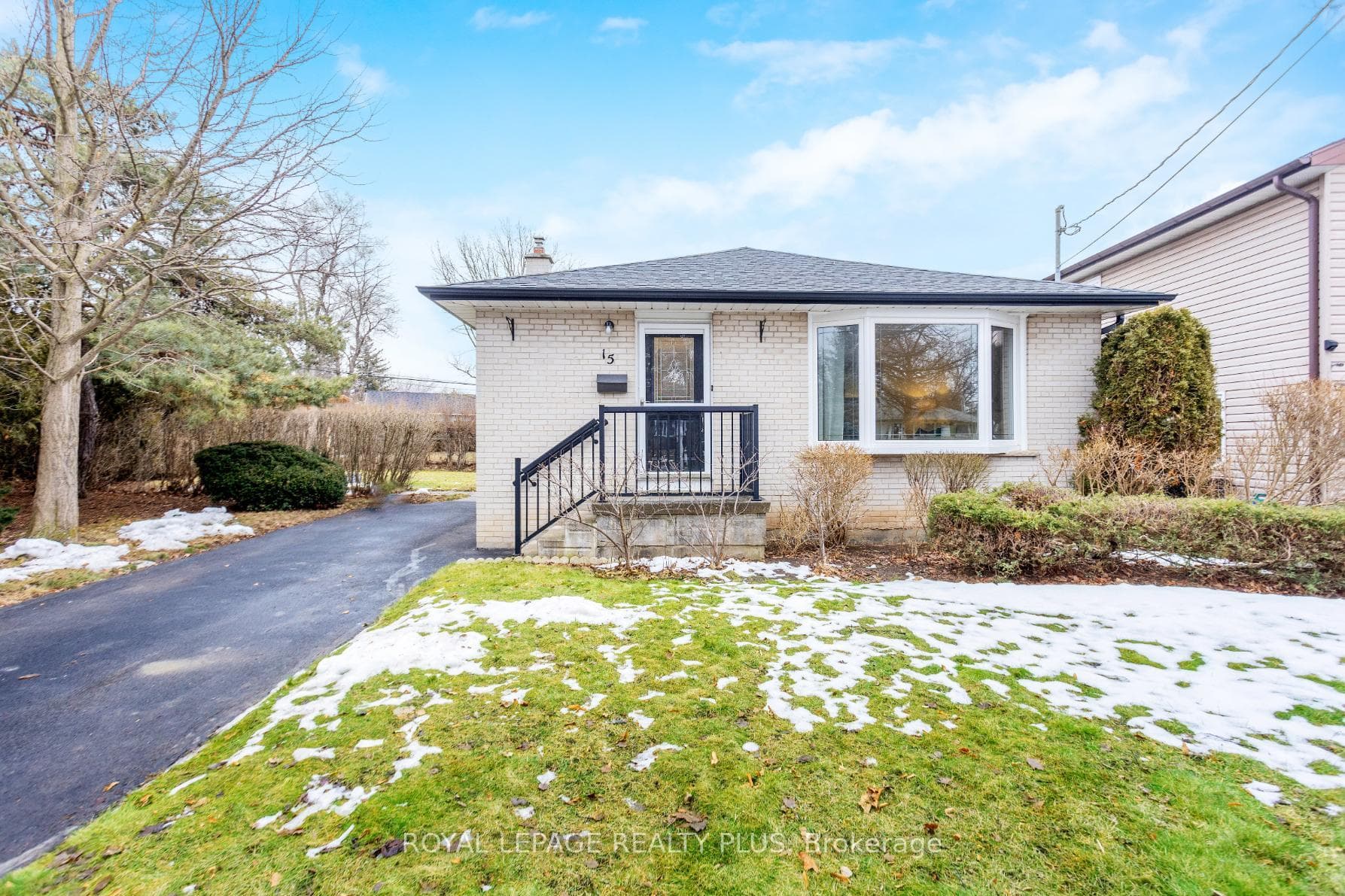 15 Rexway Drive photo 3