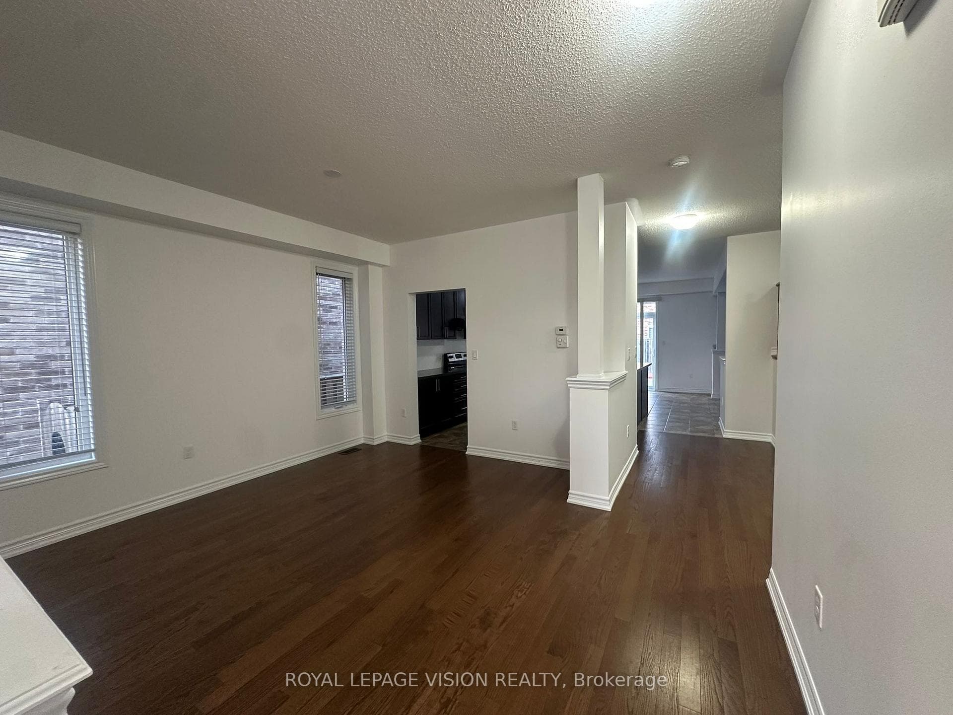 1832 Western Crescent photo 3