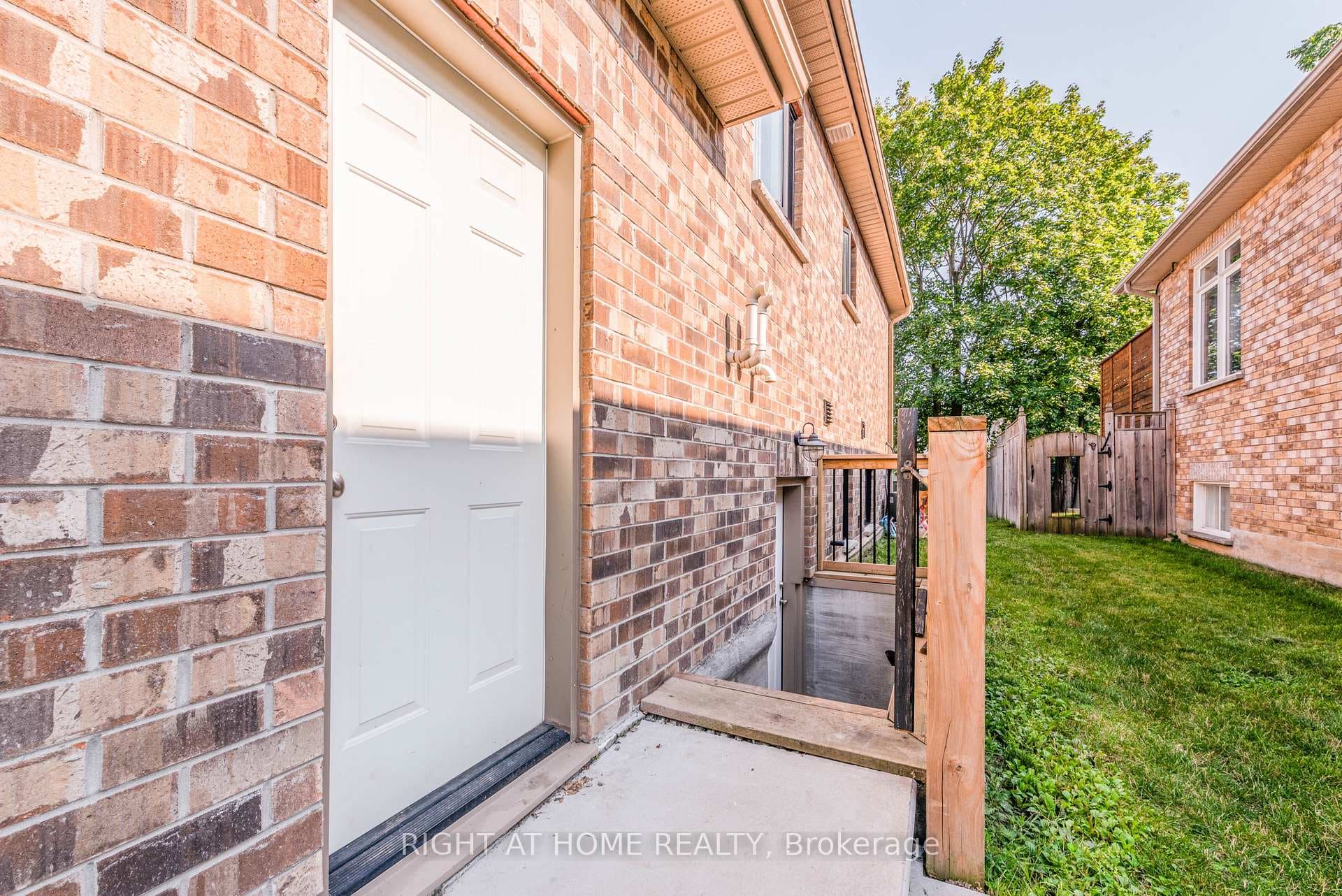 11 Ottaway Avenue photo 45