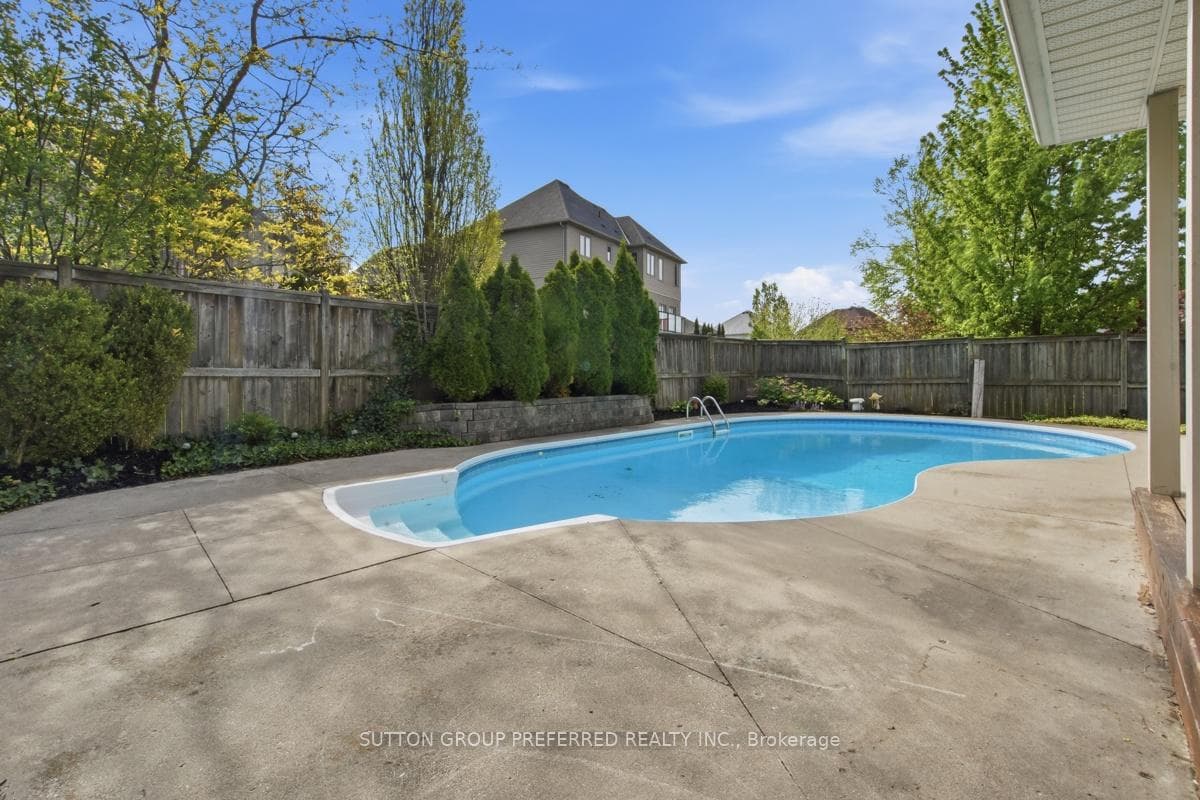 748 APRICOT Drive photo 35
