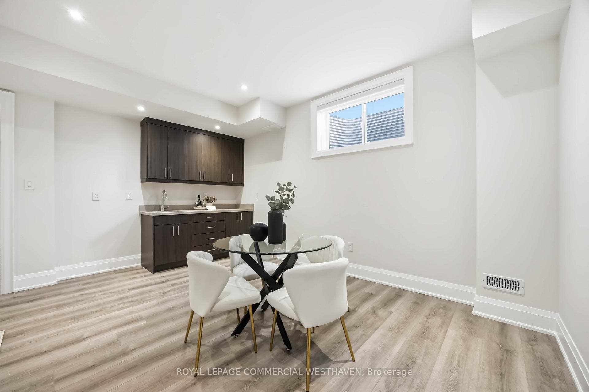 98 Charleswood Drive photo 23