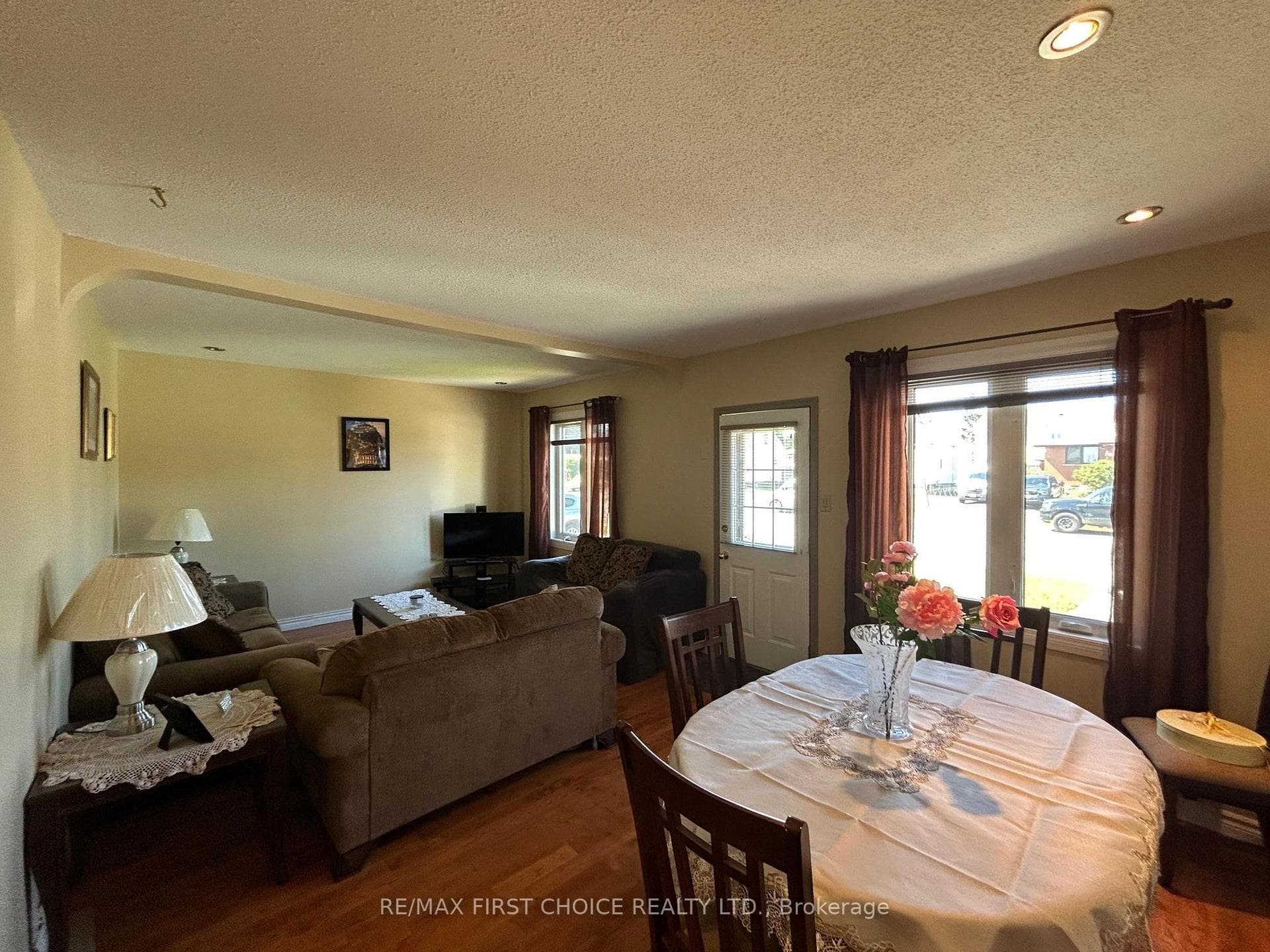 413 Regina Avenue photo 3