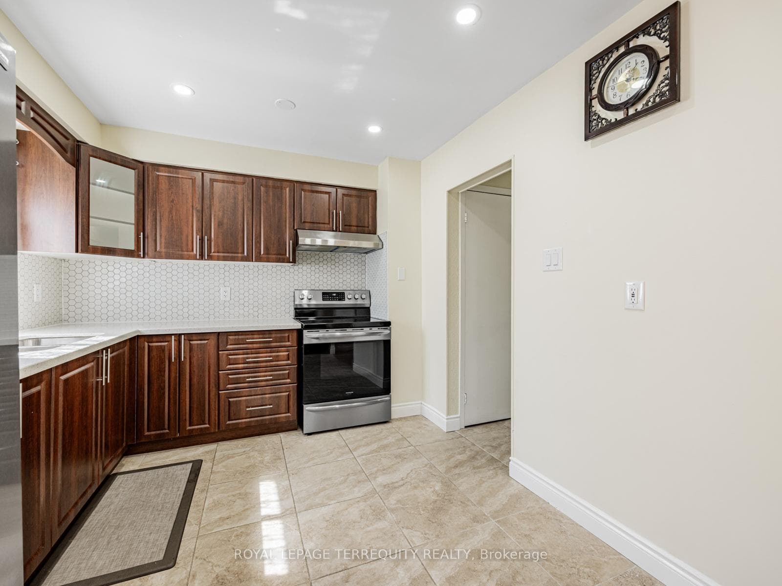 65 Bob O'link Avenue photo 8