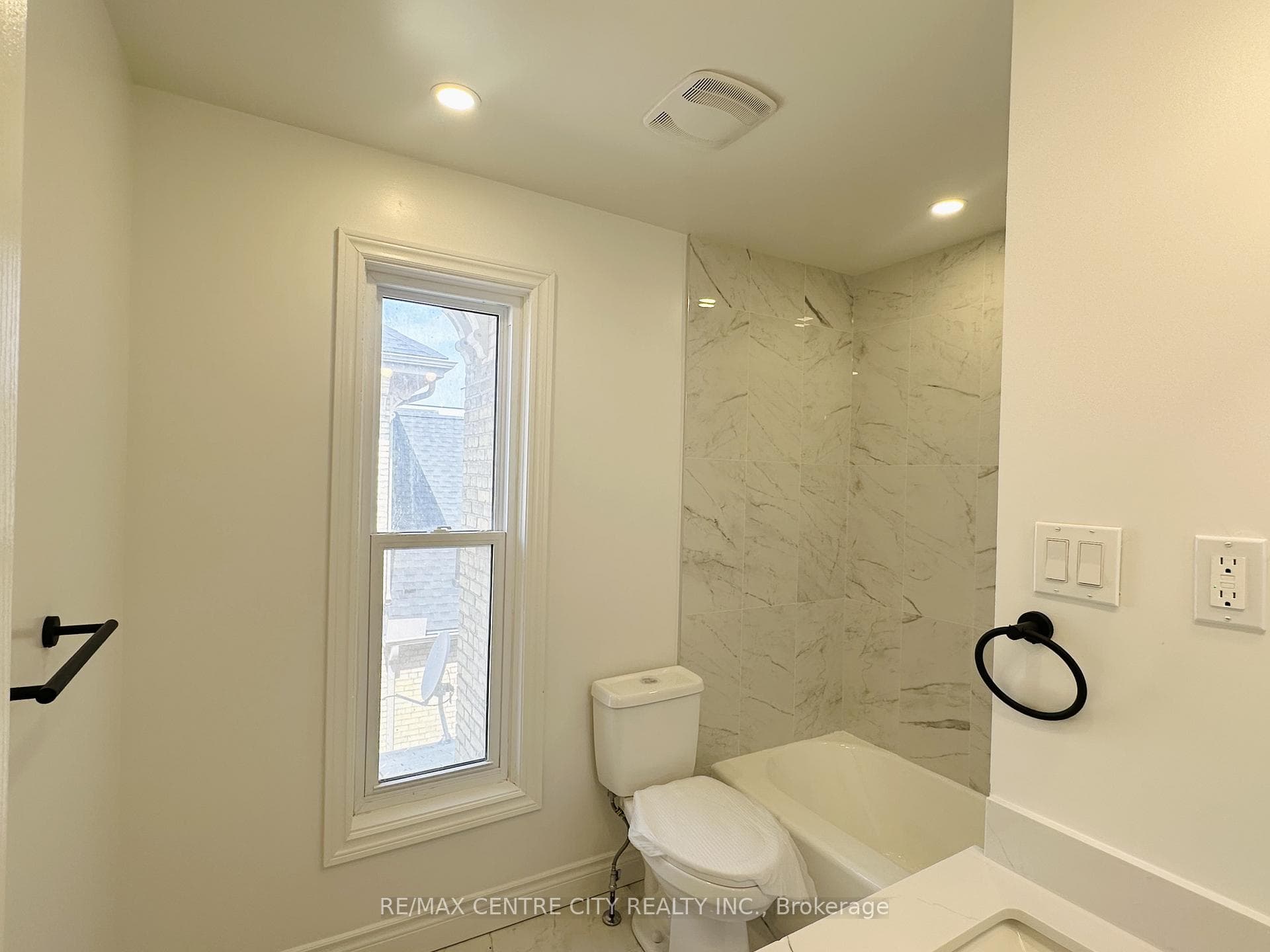 81 Curtis Street Unit Unit 3 photo 9