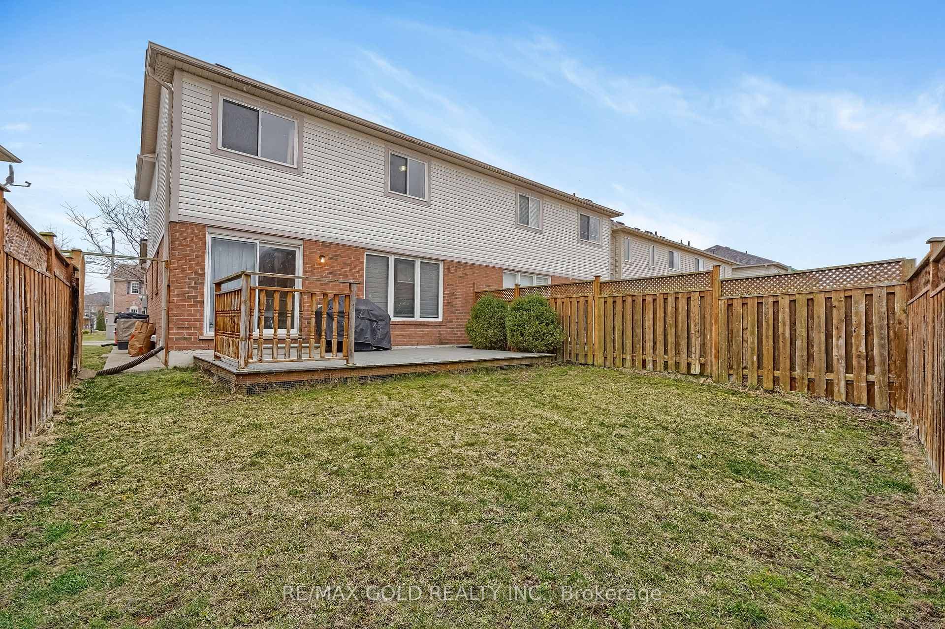 48 Frontenac Crescent photo 38
