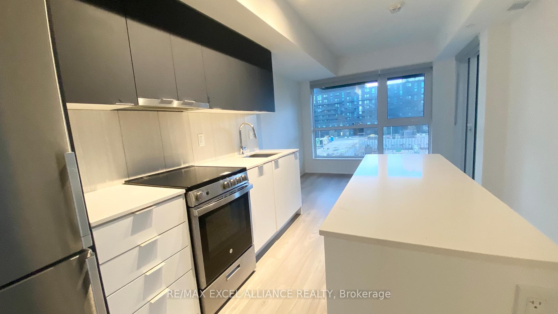 8 Tippett Road Unit 330 photo 12