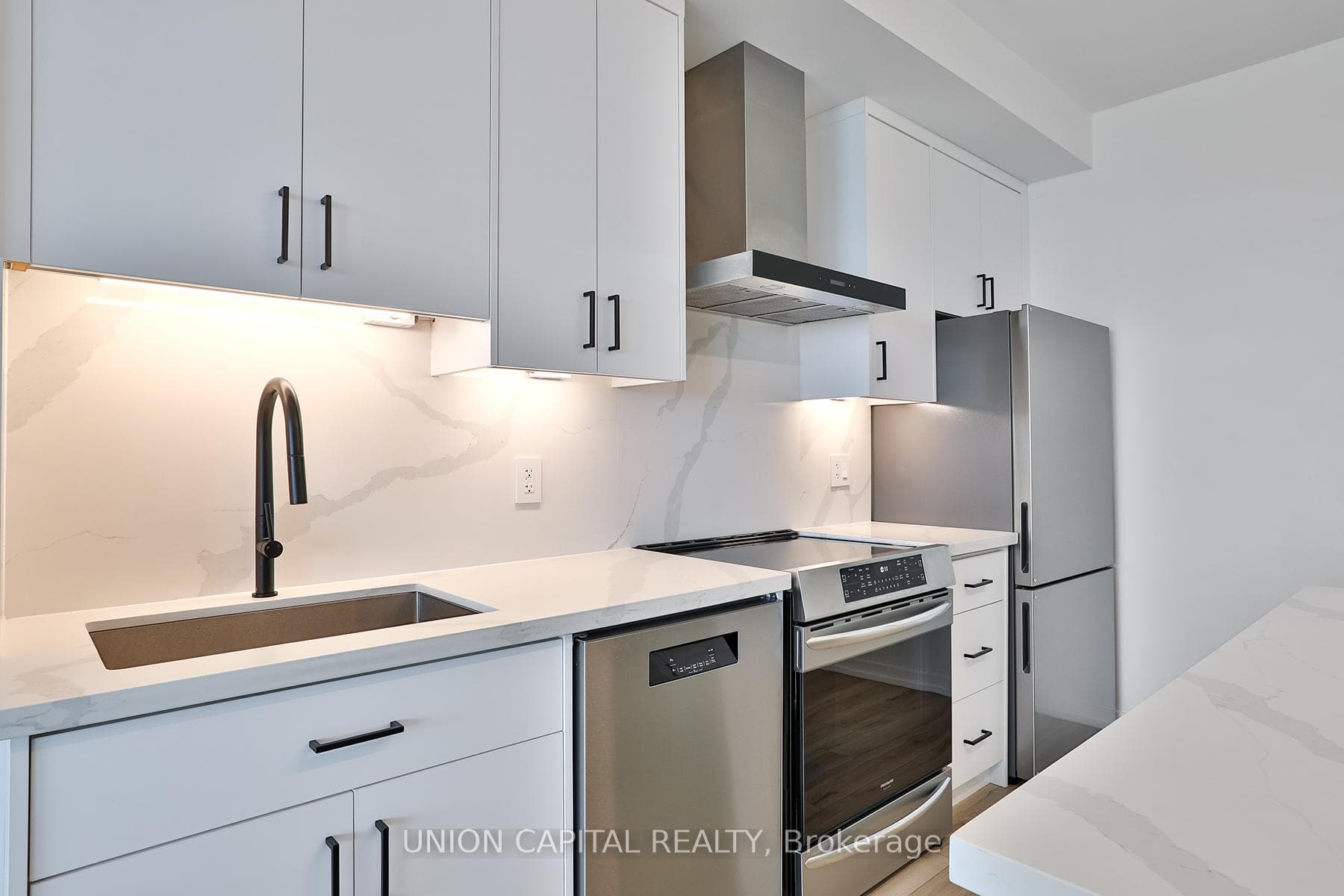 1171 Queen Street Unit 1411 photo 3