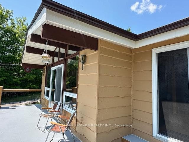 Specious front Concrete Deck