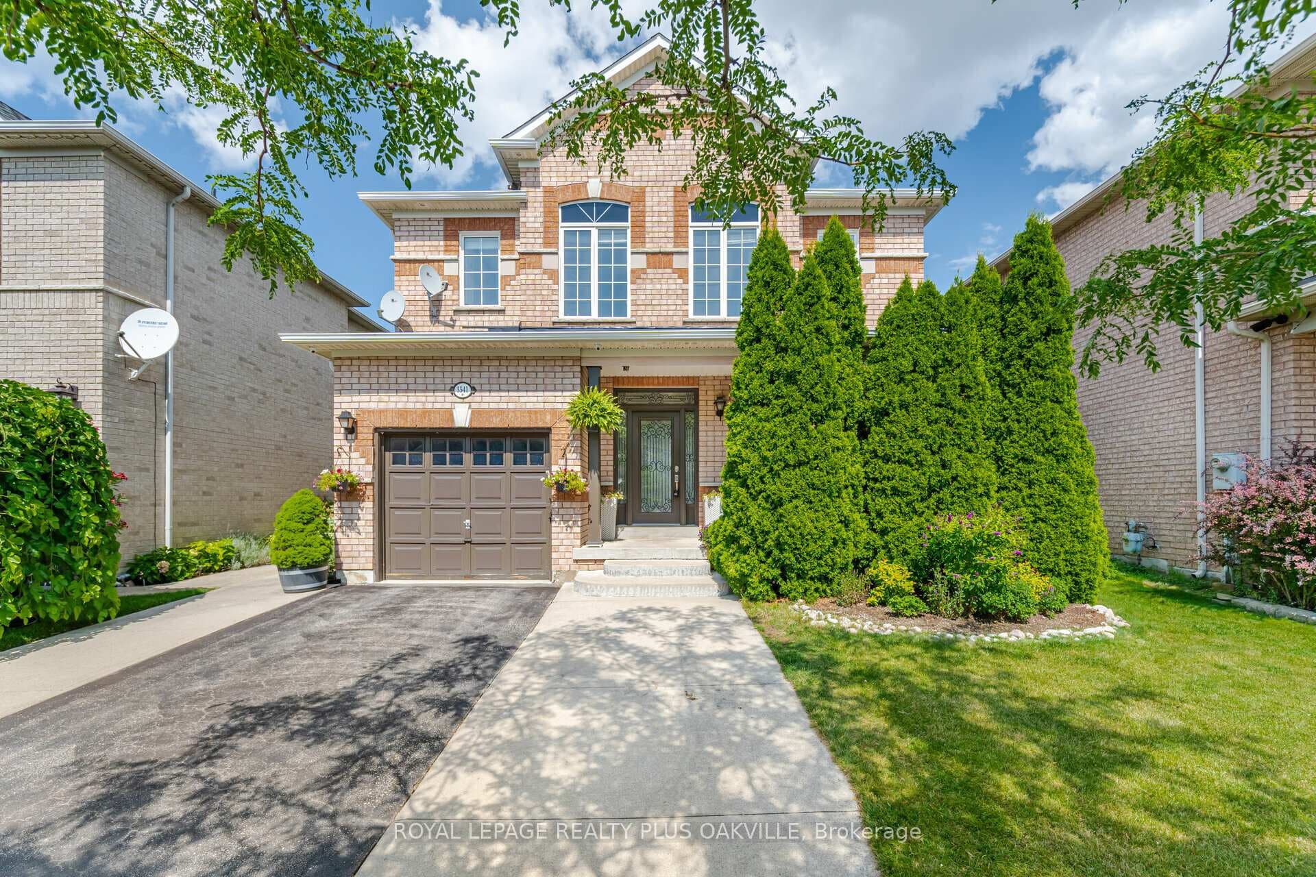 3541 Jorie Crescent photo 1