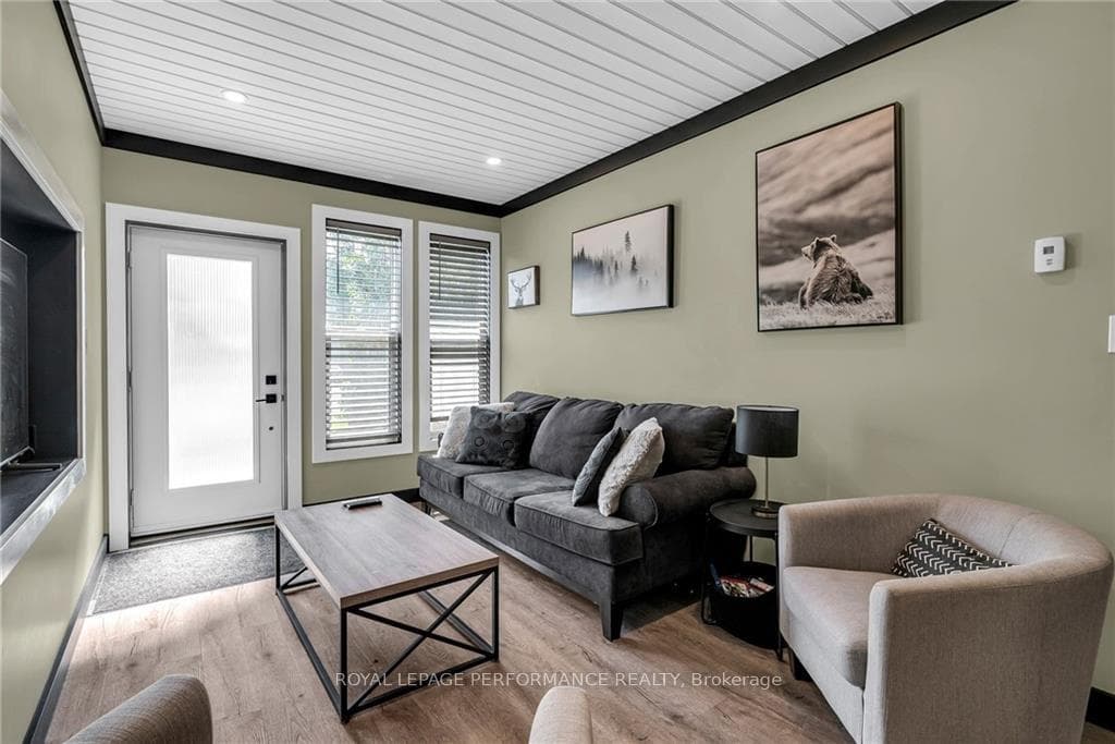 1215 QUEEN Street photo 12