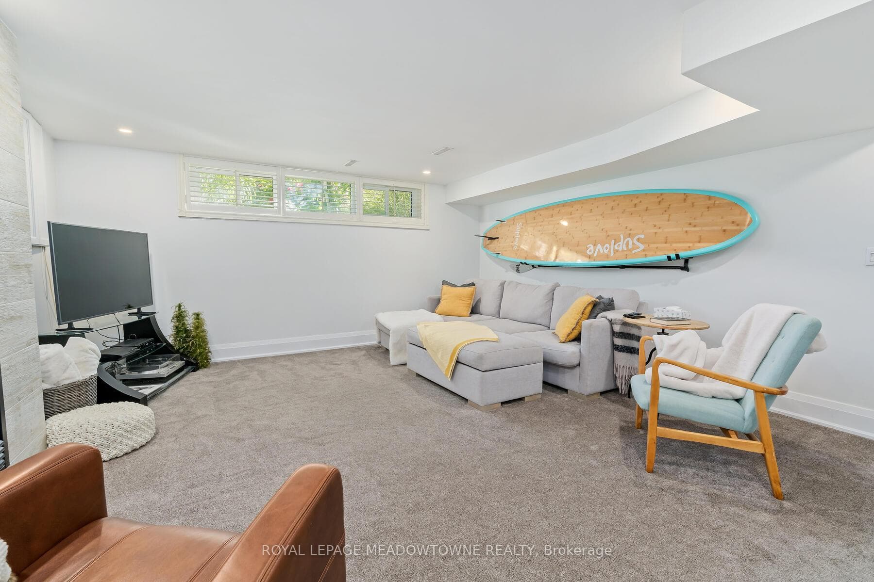 113 Irwin Crescent photo 28