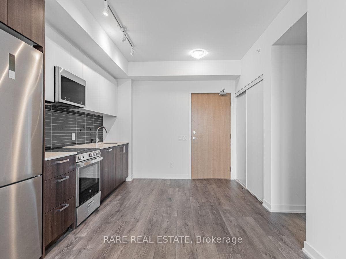 1787 St Clair Avenue Unit 815 photo 5