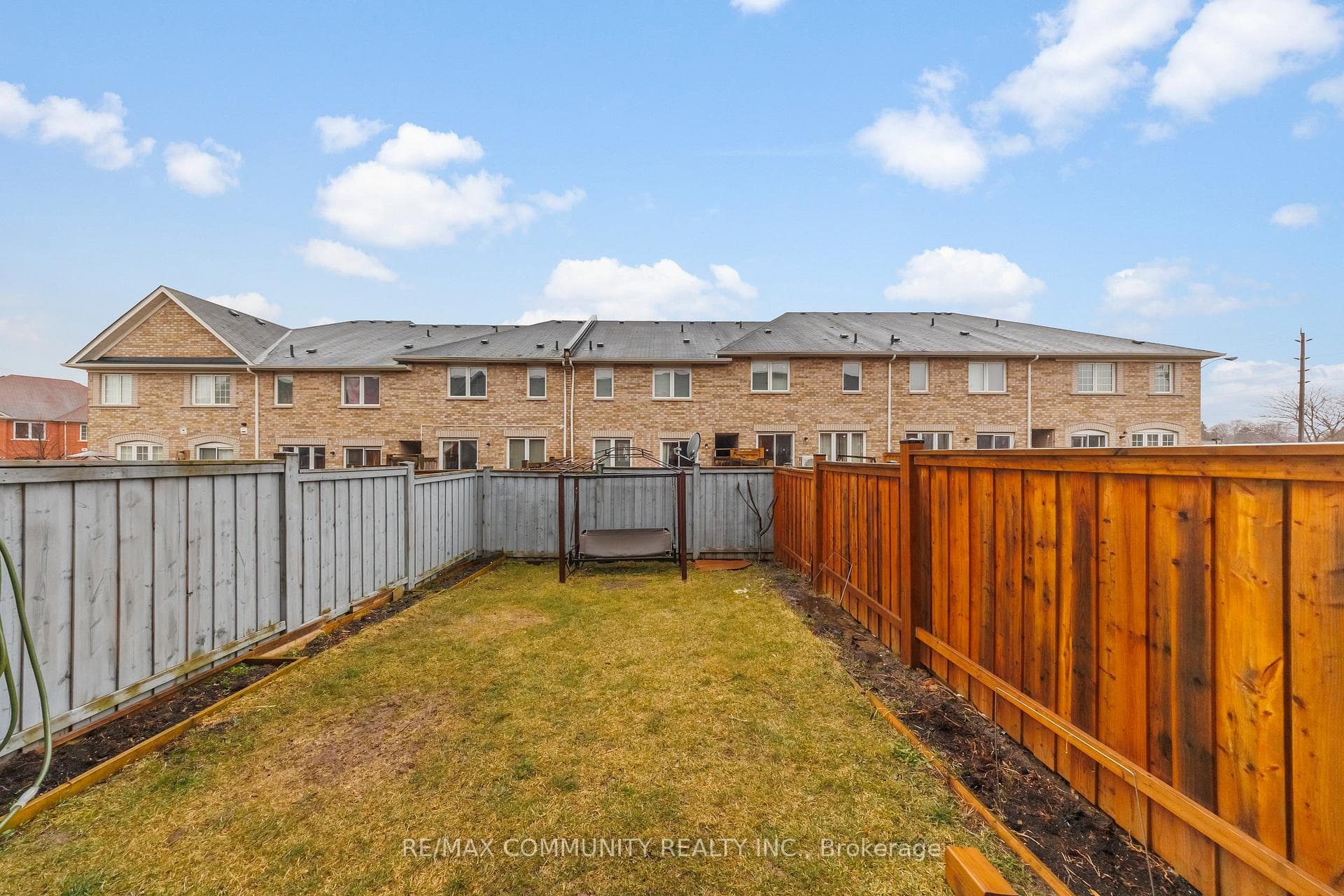 12 Tait Court photo 39