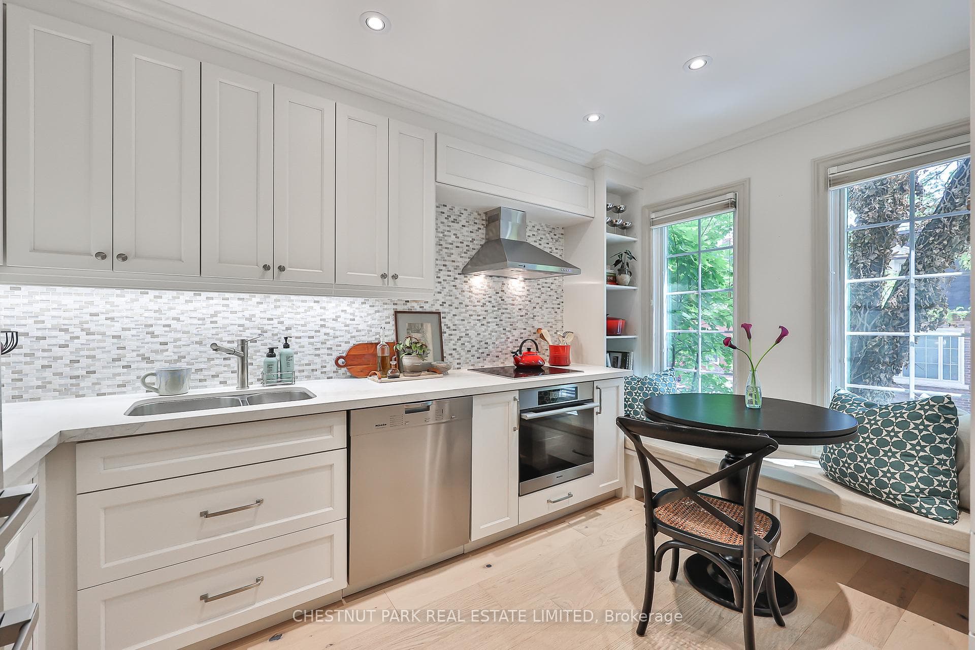60 Alcorn Avenue photo 4