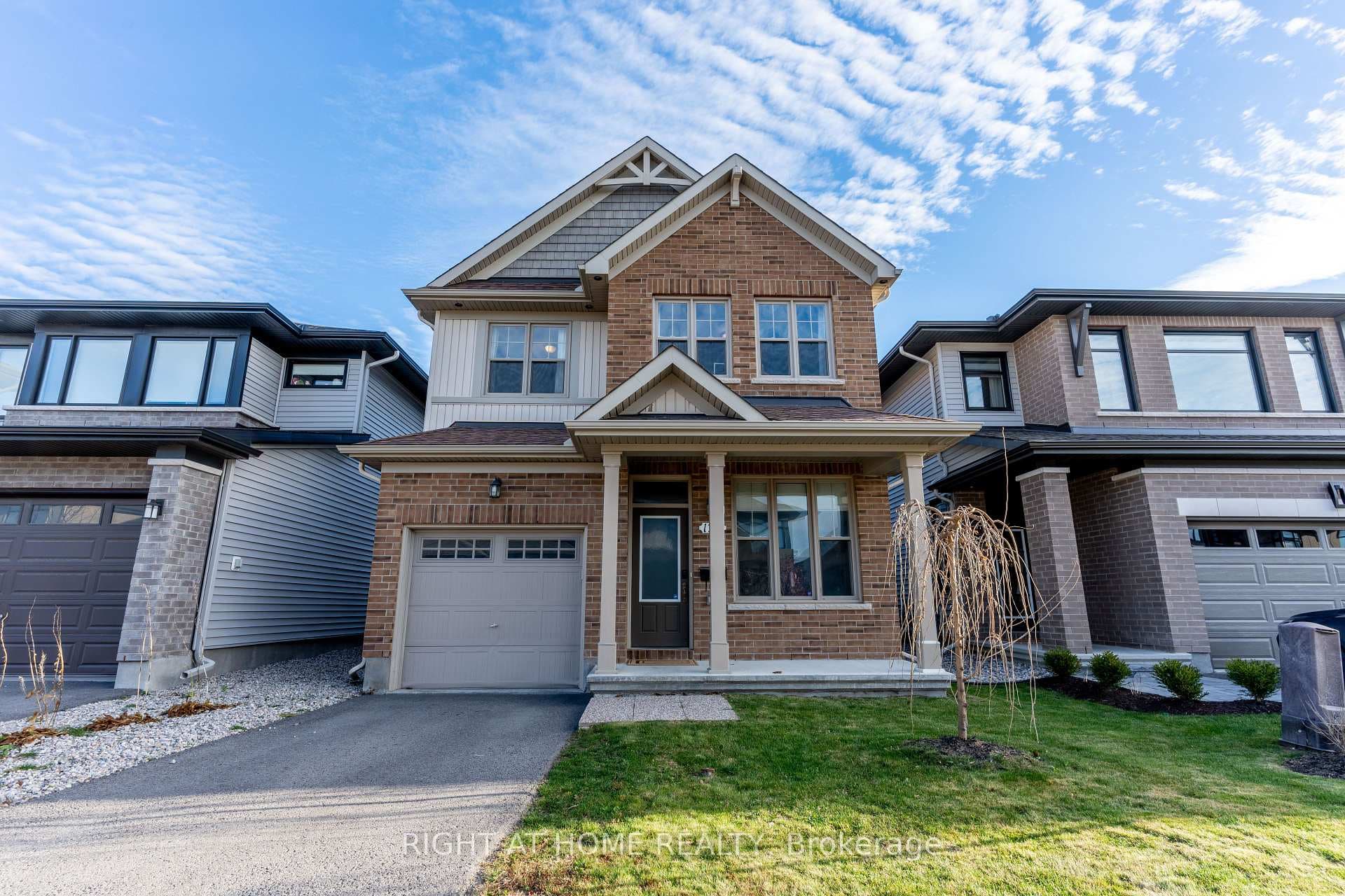 128 Cambie Road photo 1