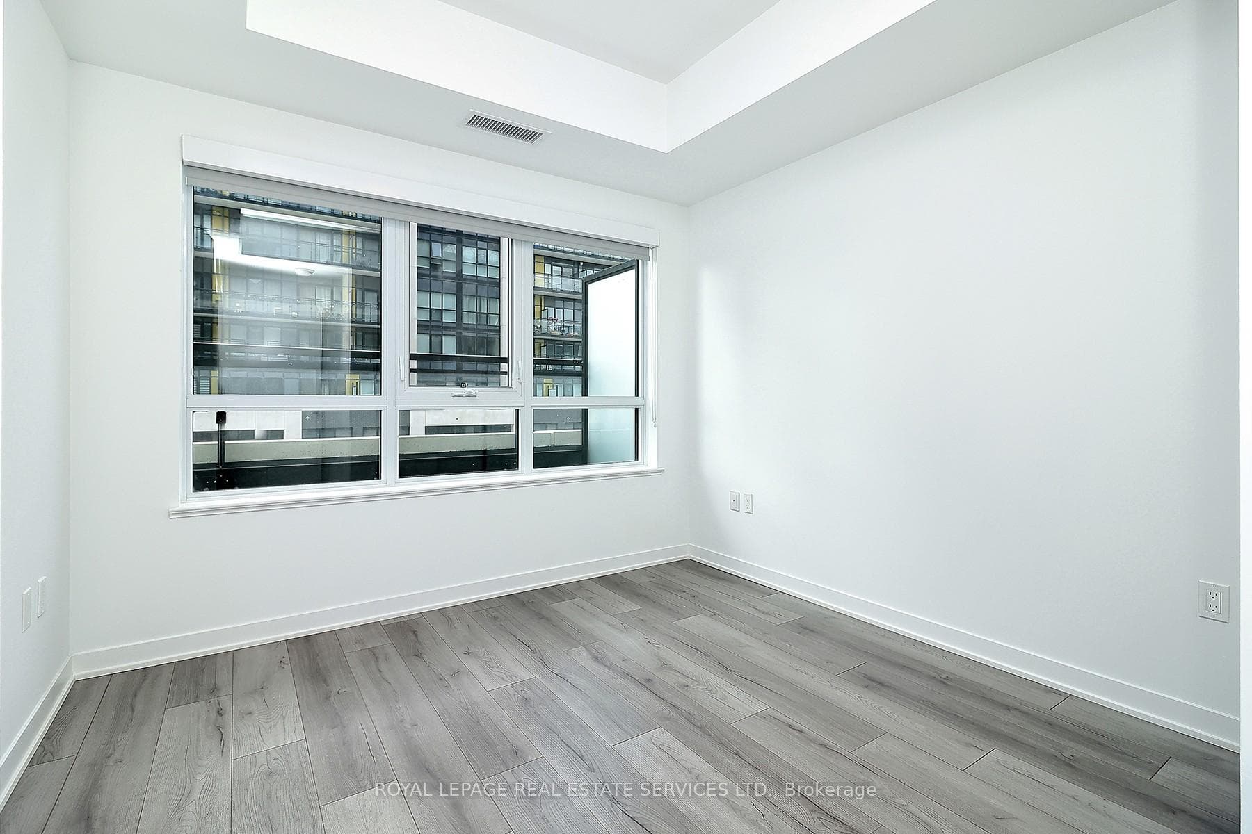 395 Dundas Street Unit 323 photo 15