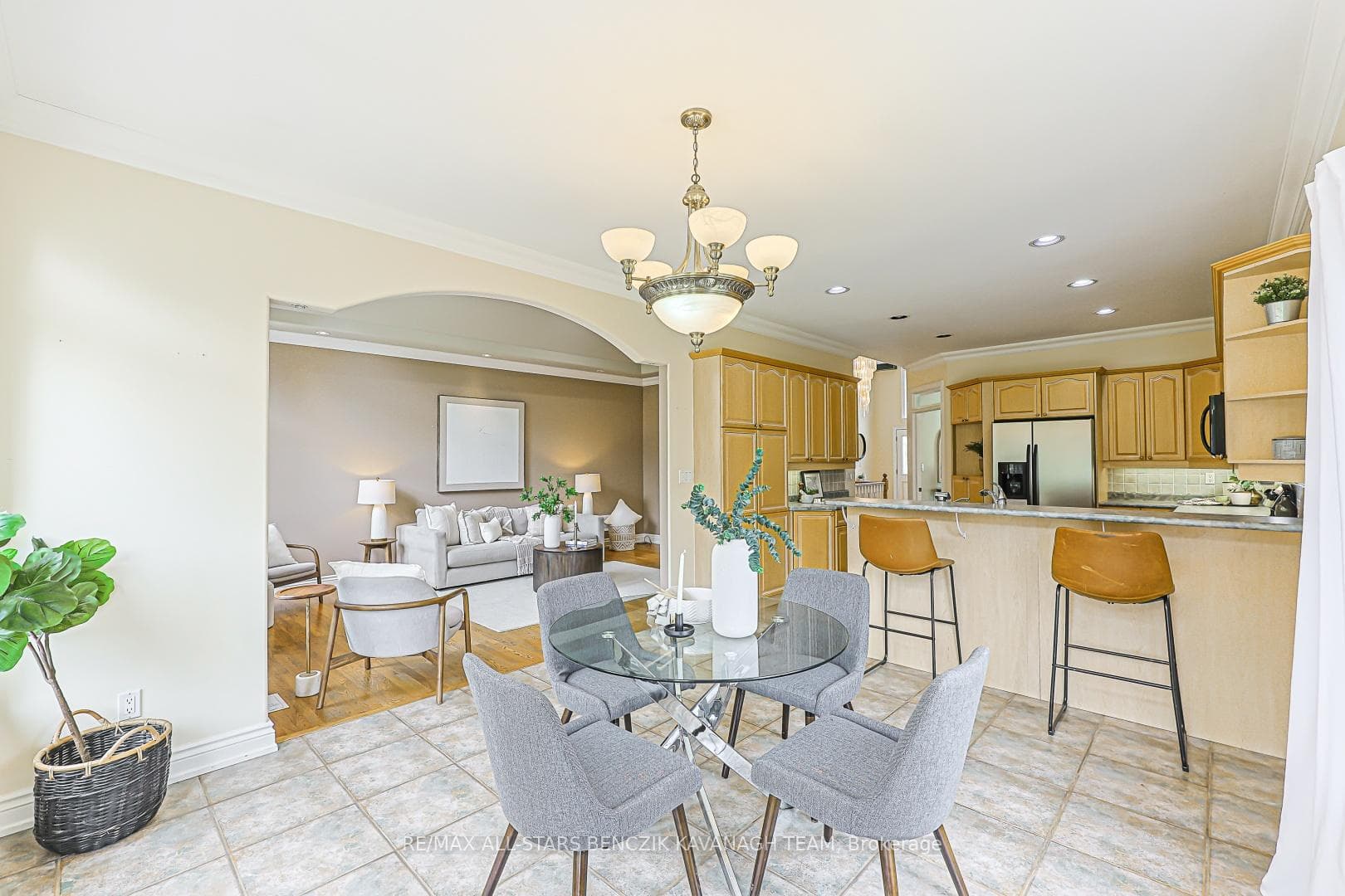 5633 Lakeshore Road photo 8